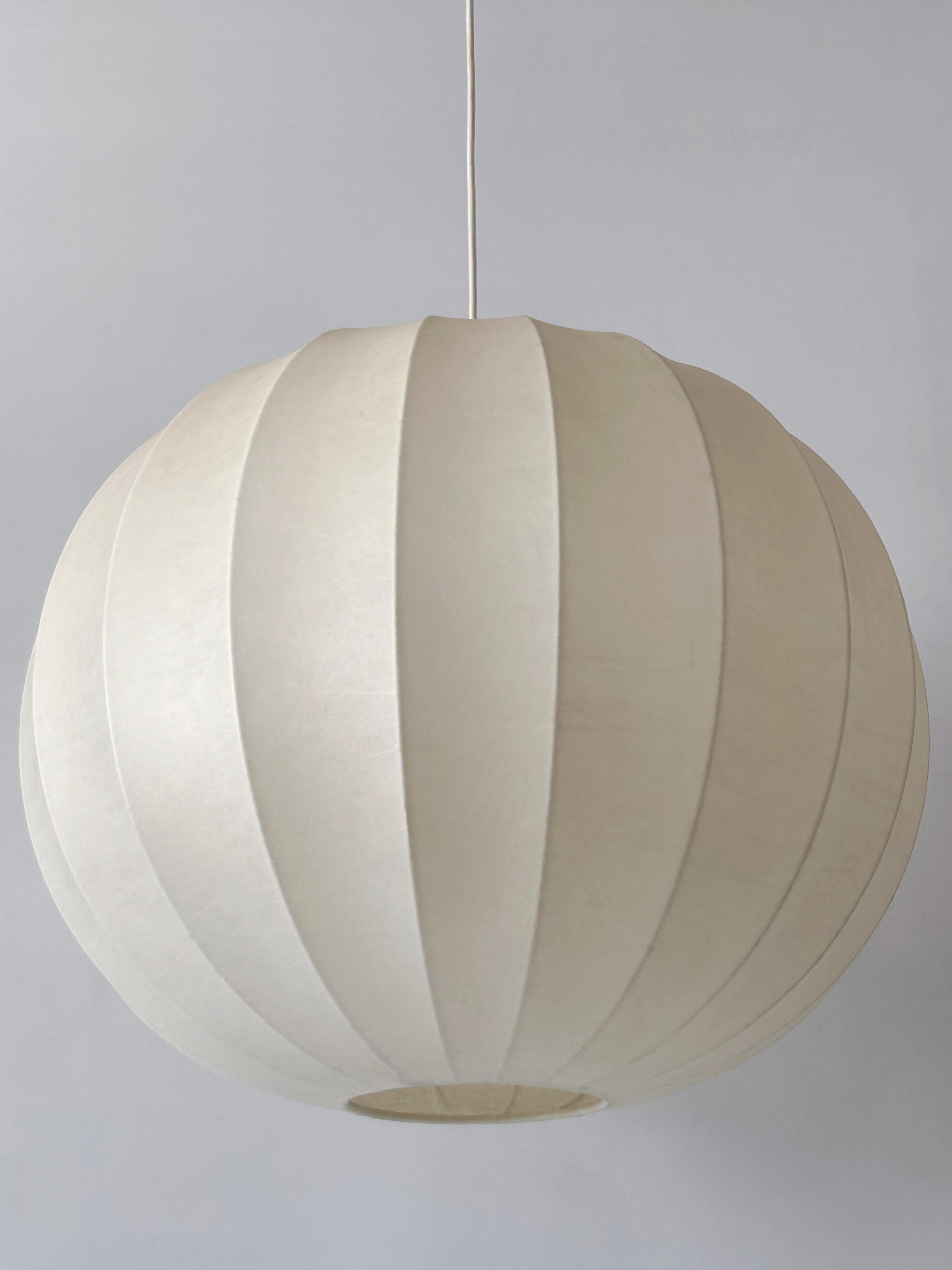 Grande, elegante e altamente decorativa lampada a sospensione o sospensione 