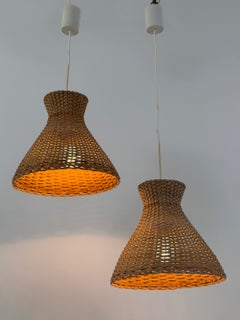 Set aus zwei hübschen Diabolo-Hängeleuchten im Mid-Century-Modern-Stil aus Rattan, Deutschland, 1960er Jahre