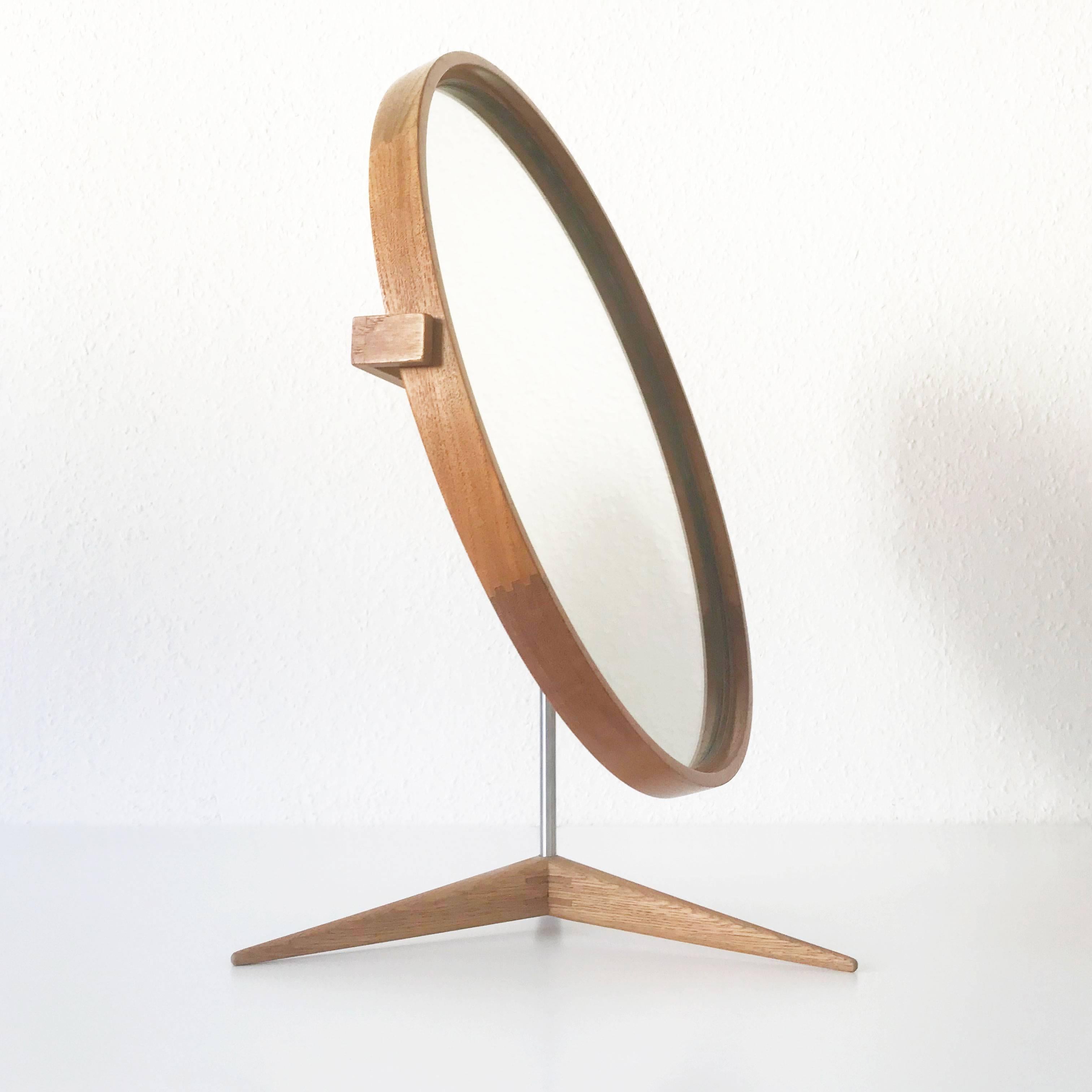 Eleganter eleganter Tischspiegel aus Eiche von Uno & sten Kristiansson für Luxus Schweden 1960er Jahre im Zustand „Gut“ im Angebot in Munich, DE