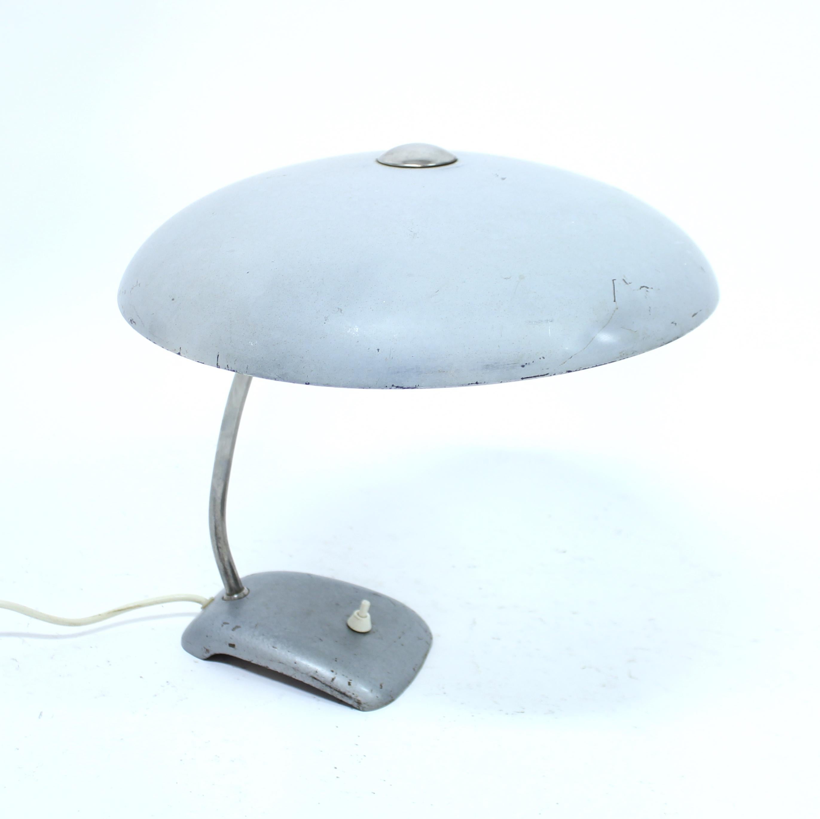 Industrial table lamp, attributed to Christian Dell for Kaiser Idell, 1930s In Good Condition For Sale In Uppsala, SE