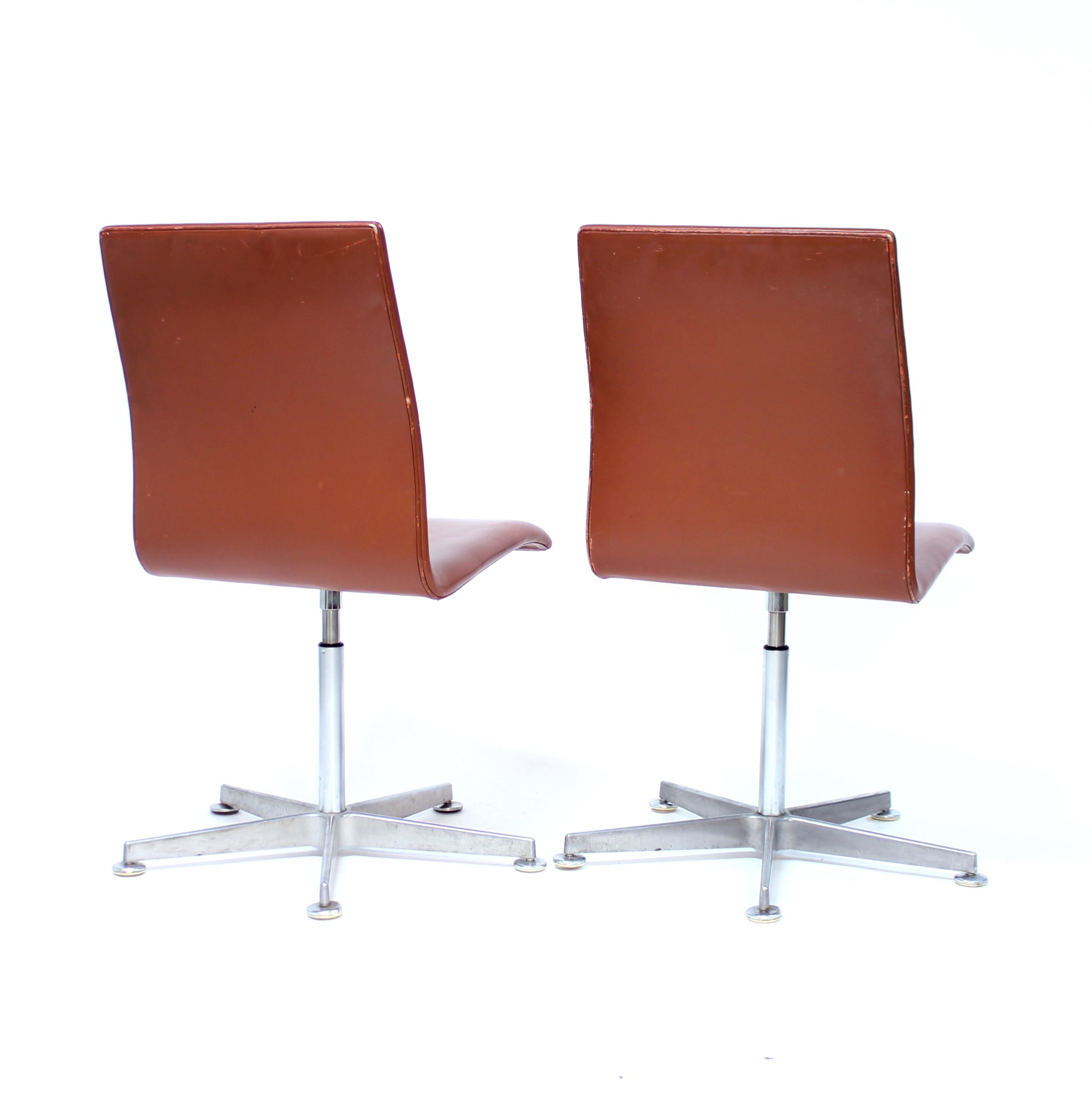 Arne Jacobsen, paire de chaises Oxford, Frits Hansen, 2005 en vente 2