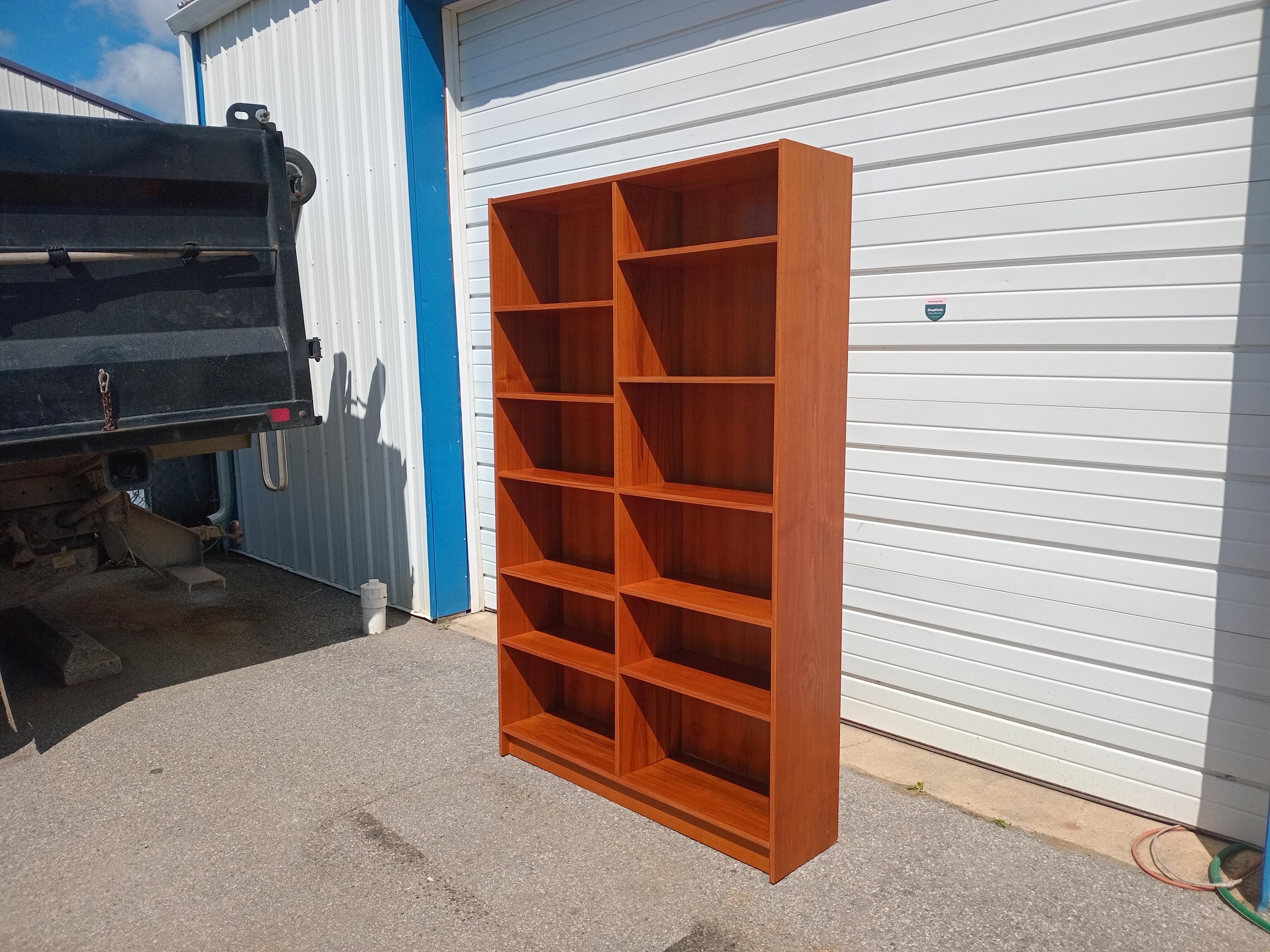 Libreria doppia in teak in stile Poul Hundevad, danese, moderna del metà secolo in vendita 5
