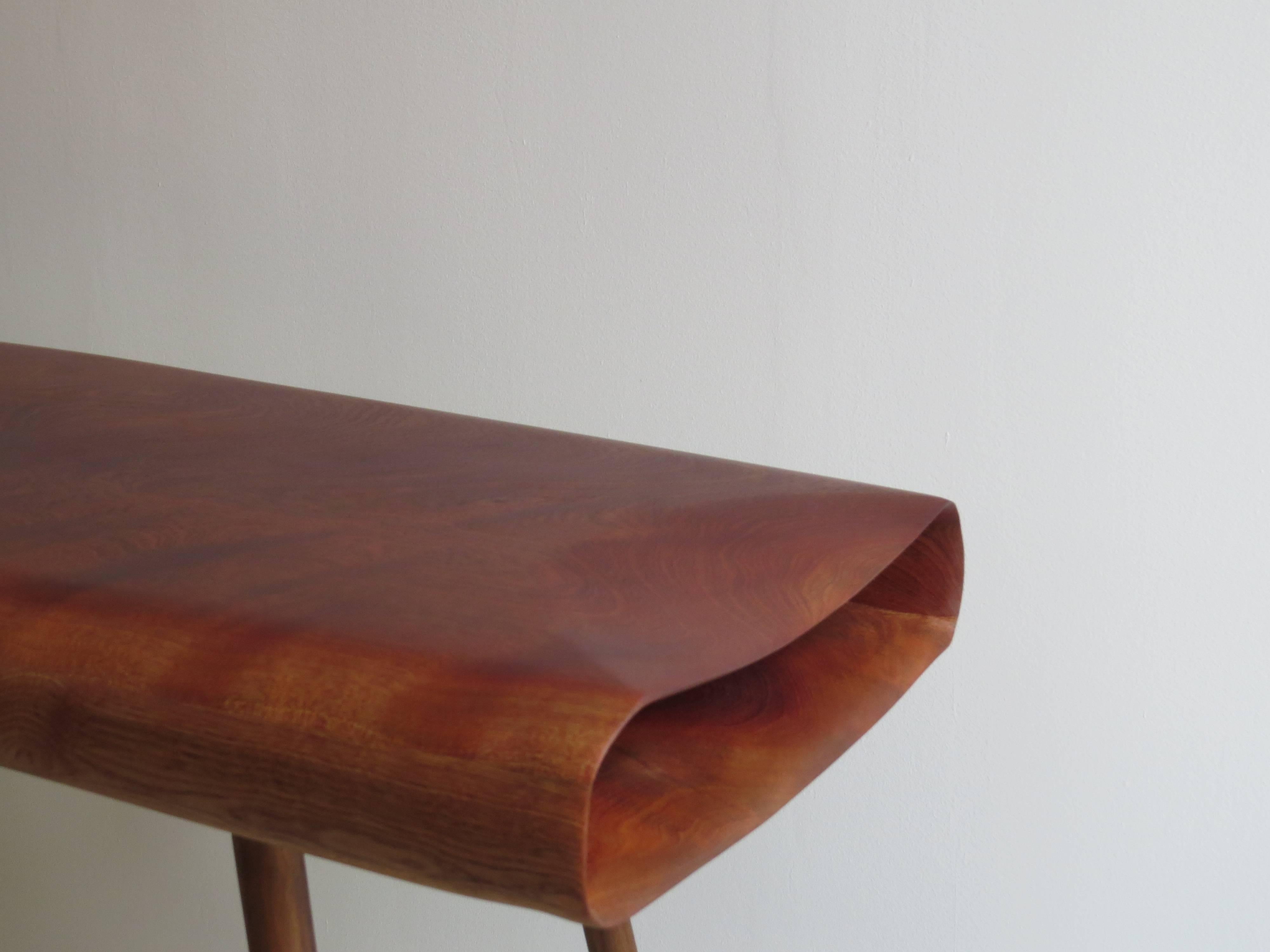 Schreibtisch oder Konsole Handgefertigt aus massivem Massivholz in organischem Design im Zustand „Neu“ im Angebot in Dietmannsried, Bavaria
