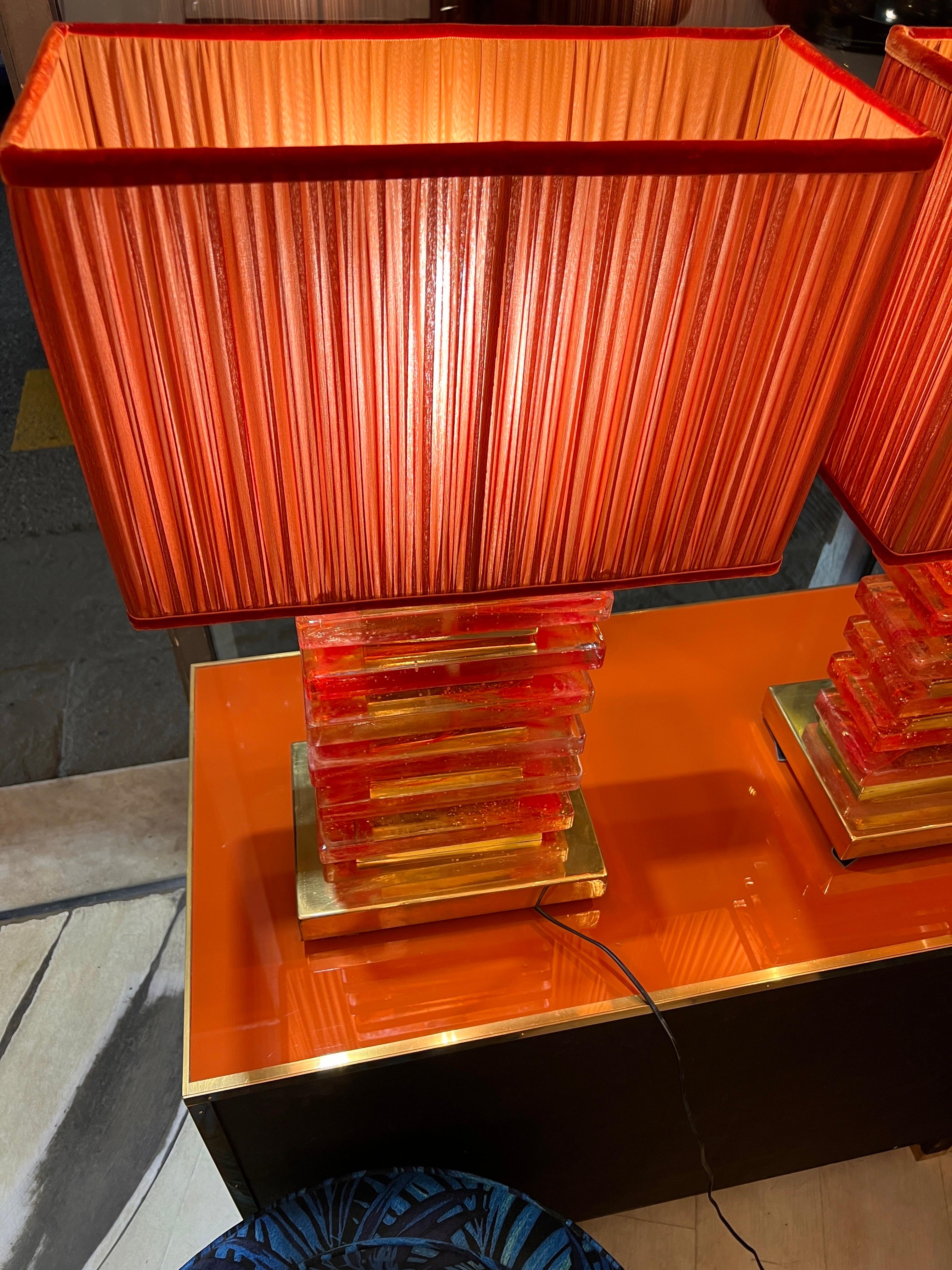 Coppia di lampade in vetro di Murano arancio con nostri paralumi, 1970 For Sale 2