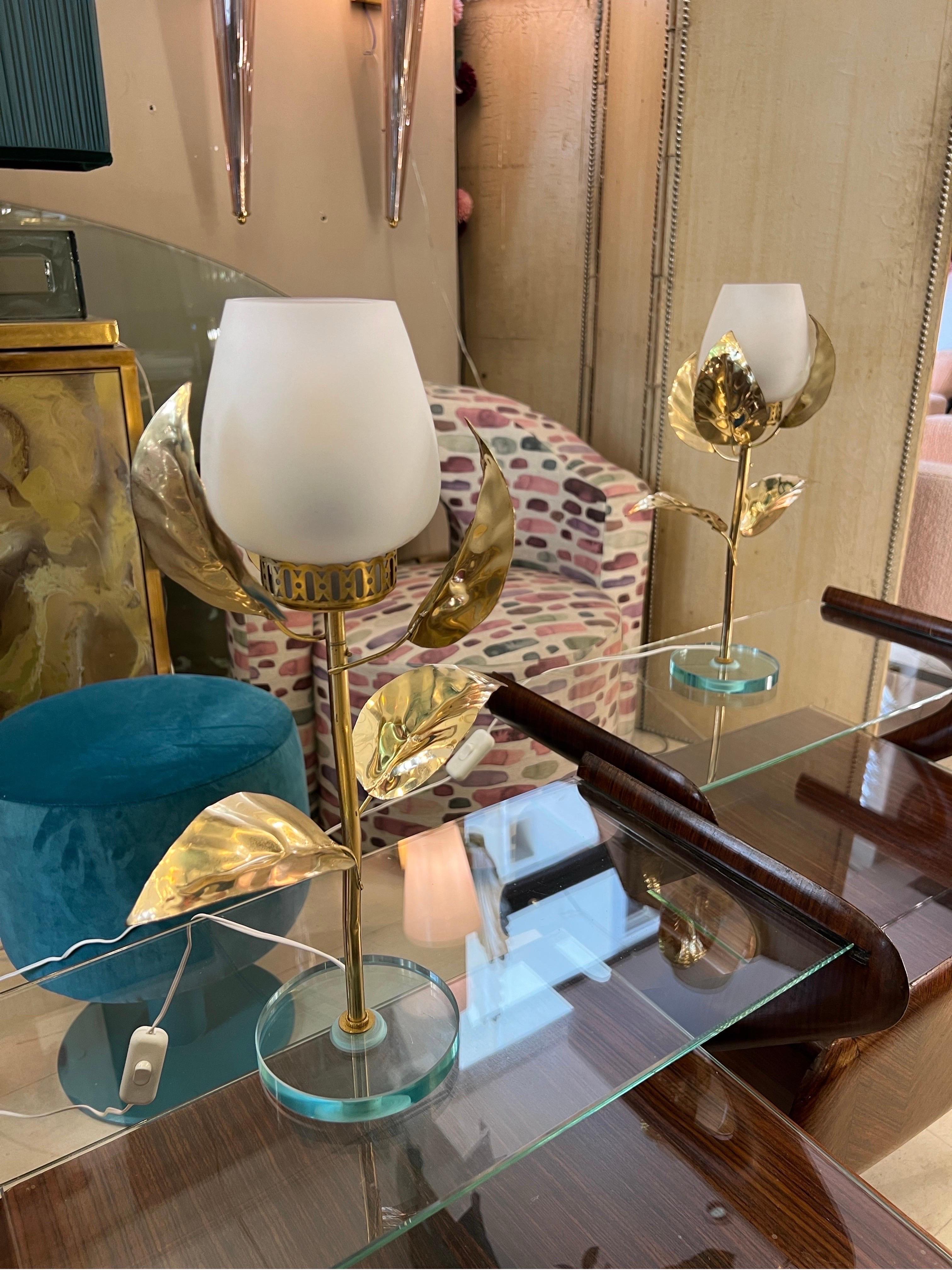  Paire de lampes en forme de fleur en verre Murano blanc et laiton du milieu du siècle dernier 1950 en vente 5