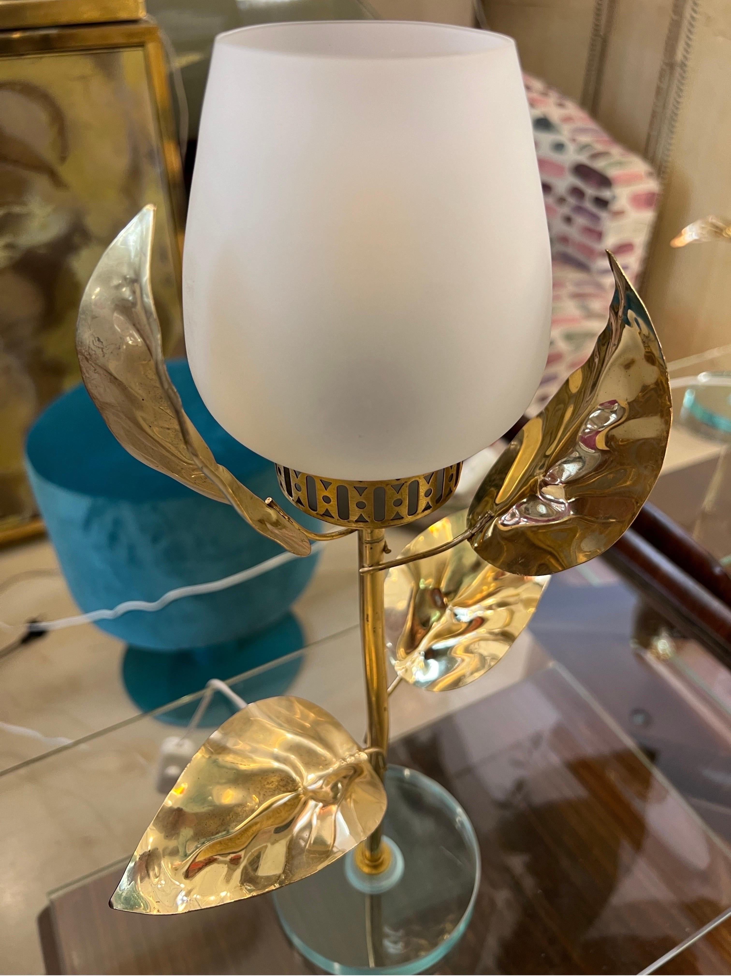  Pair of Mid-Century Flower-Shaped Lamps in White Murano Glass and Brass 1950s For Sale 6