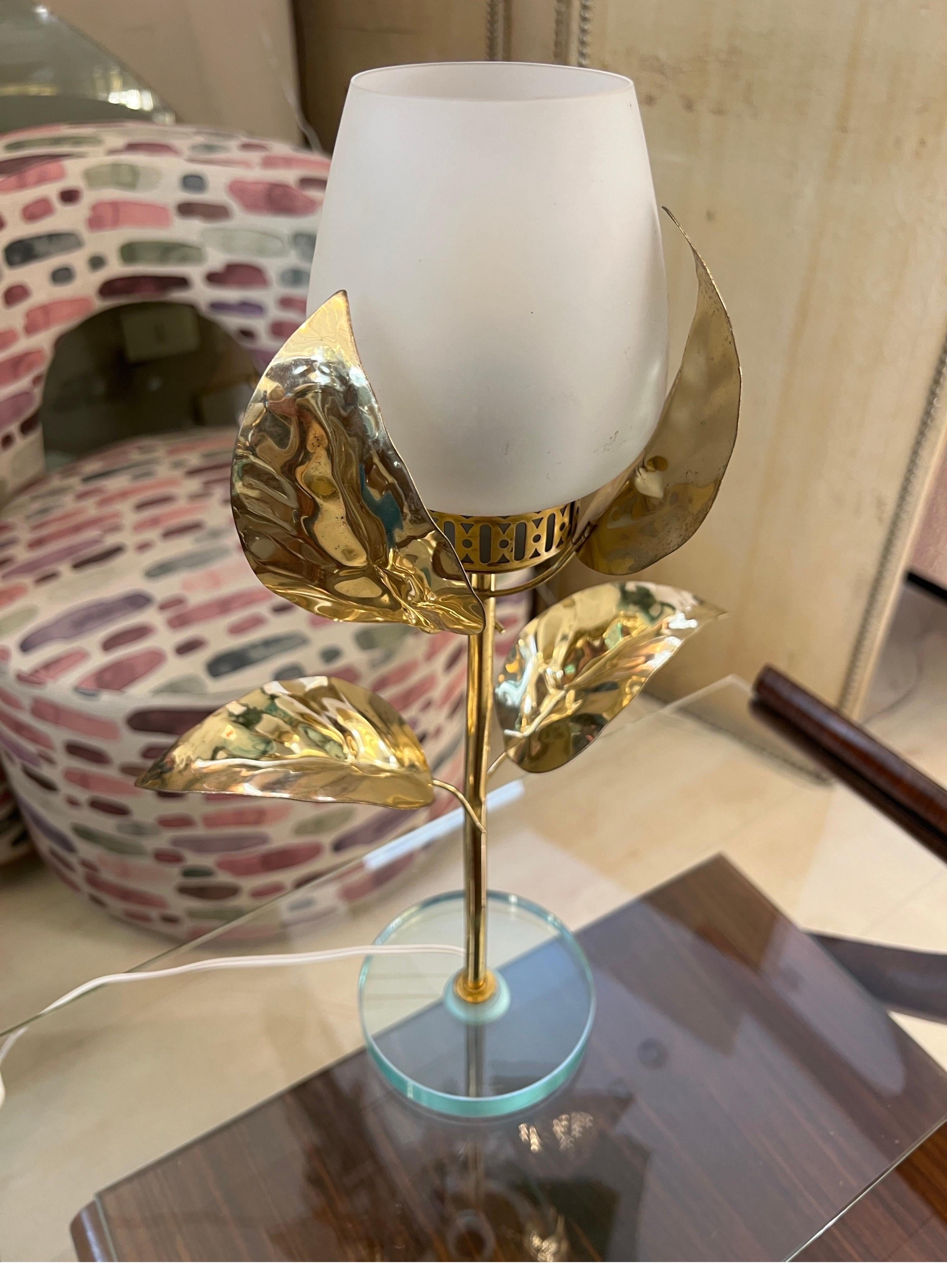  Pair of Mid-Century Flower-Shaped Lamps in White Murano Glass and Brass 1950s For Sale 7