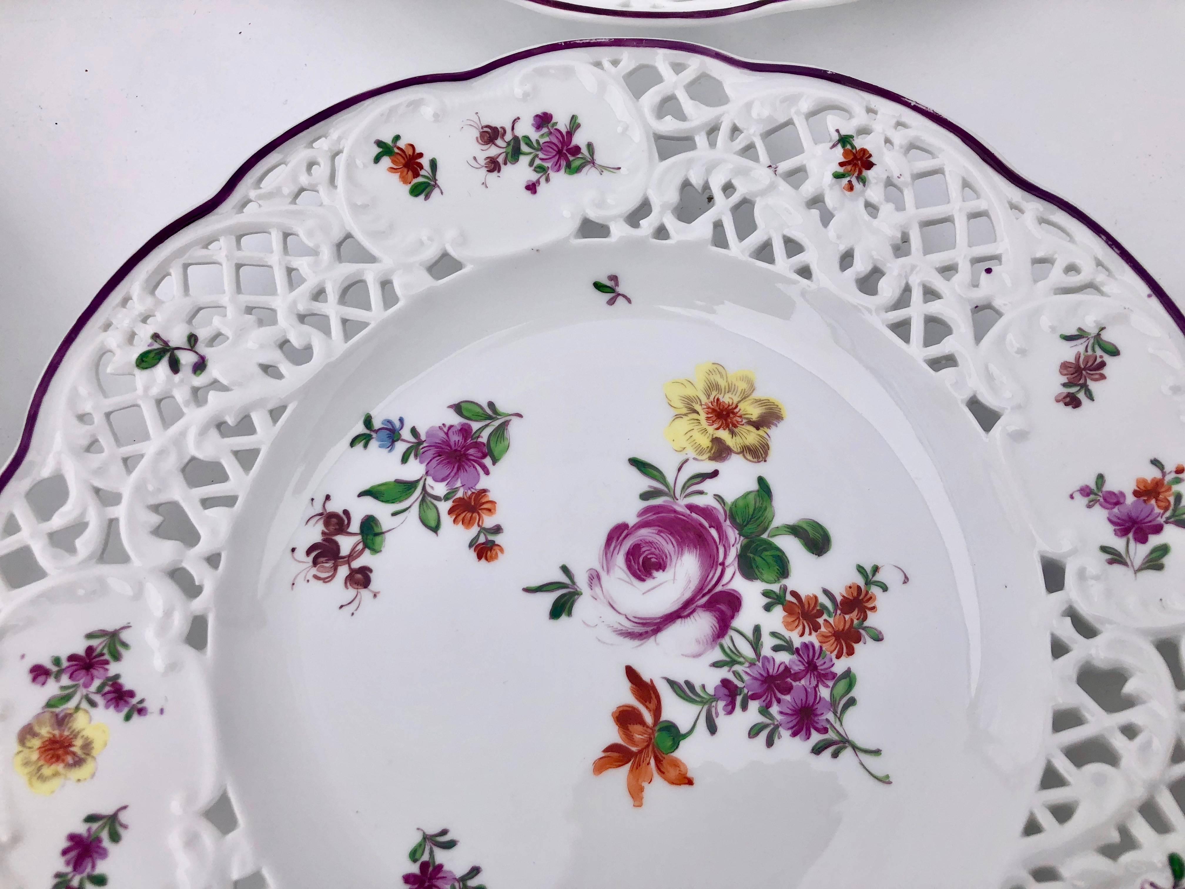 24 Meissen Plates with Reticulated Borders and Floral Decoration, Early 1900s For Sale 4