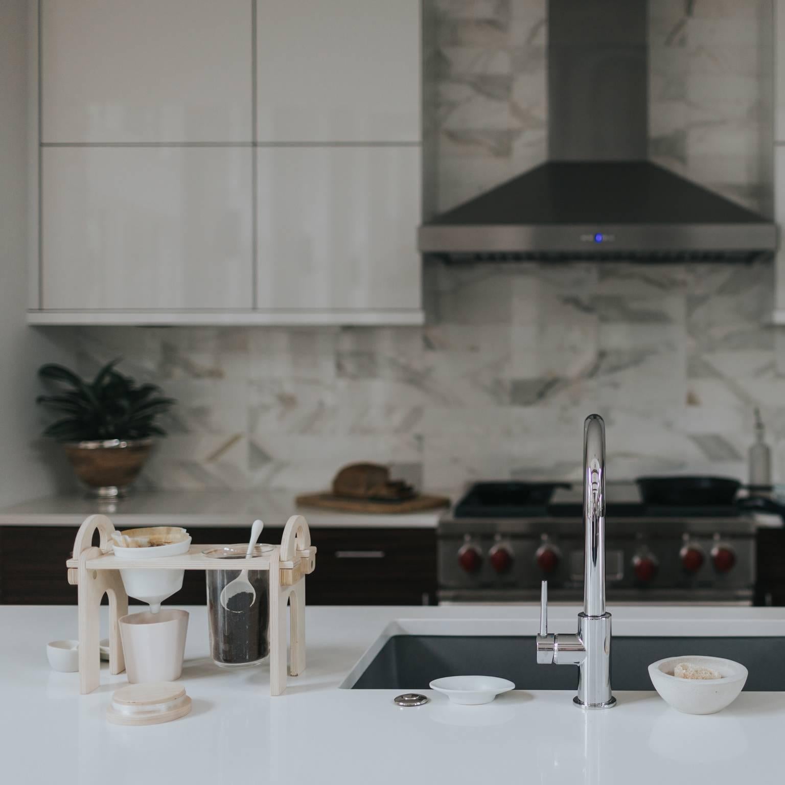 Savant Pour over set
-The Savant Pour over coffee set up. Including a handled stand that breaks down for mobility, a handblown glass jar by Hayden Wilson, and a porcelain pour over that fits an average coffee filter. There is the perfect amount of