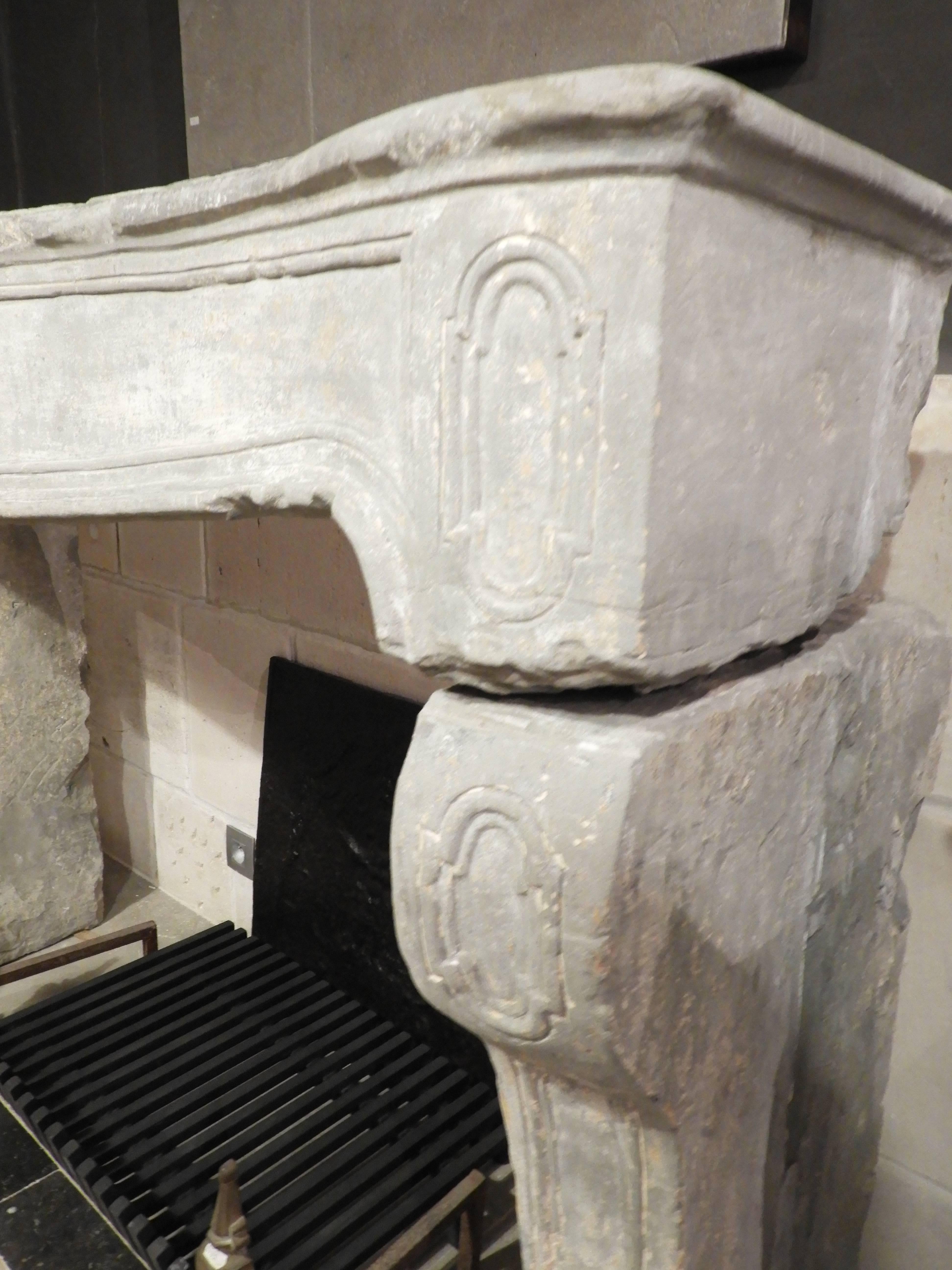 Hand-Carved 18th Century Louis 15 Fireplace in Light Grey Limestone For Sale