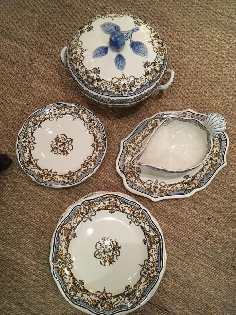 French Gien Faience Dinner Table Service, France, circa 1940 Blue Apple