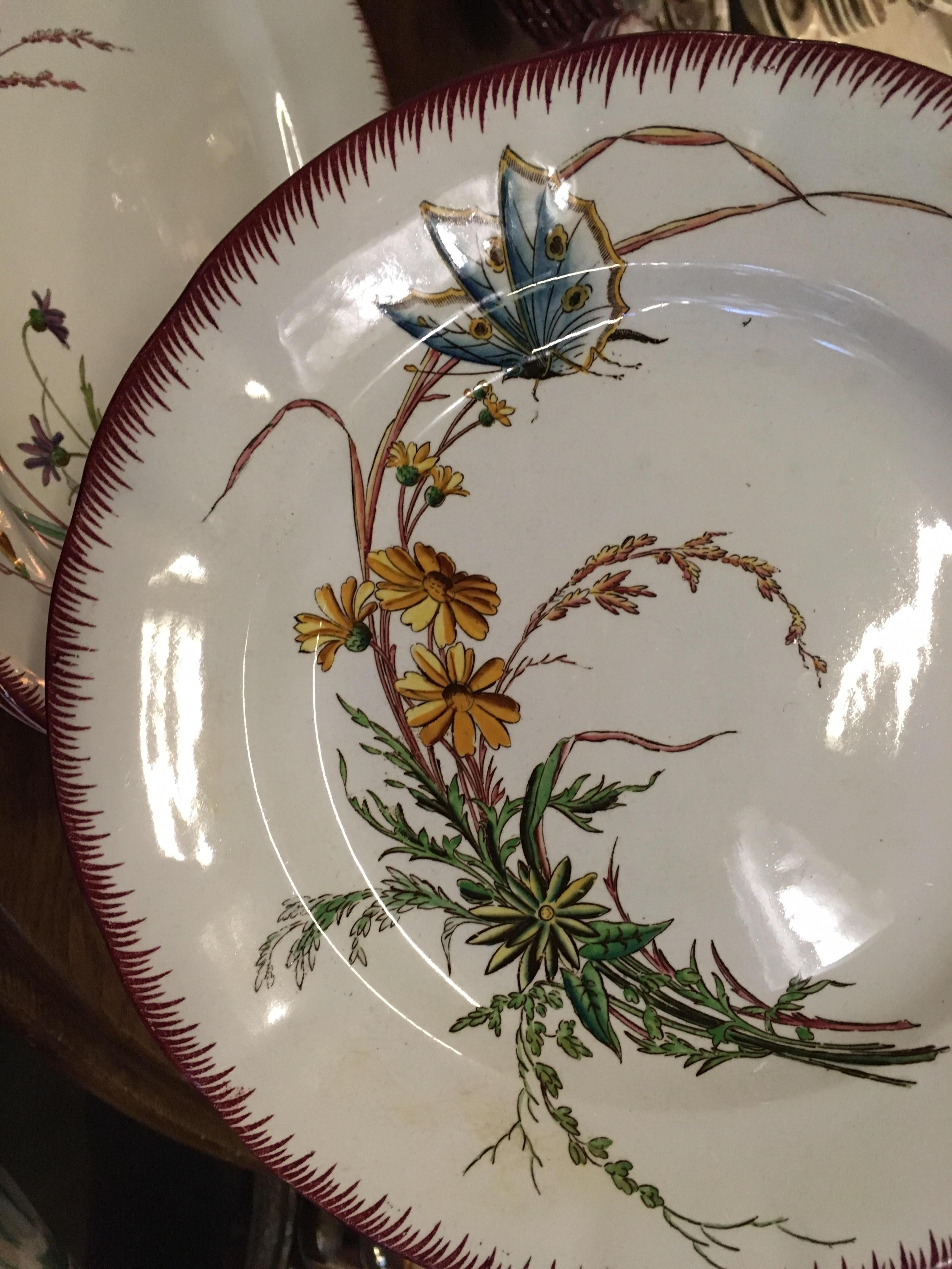 French Sarreguemines Butterfly Faience Dinner Table Service France, 19th Century In Good Condition In Paris, FR