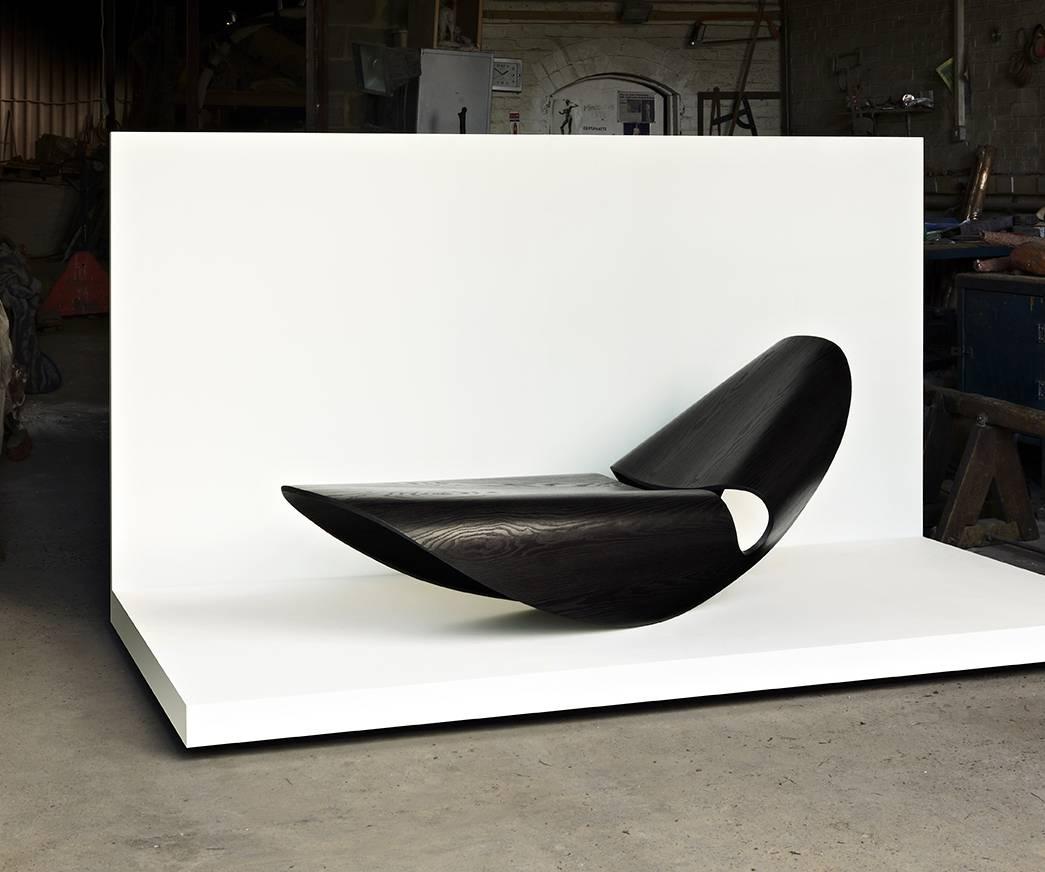Moderne Chaise à bascule en frêne cintré et contreplaqué de vachette de Made in Ratio en vente