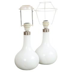 Lampes de bureau « Helens » en verre dépoli blanc soufflé à la main et laiton, de Peter Svarrer, Danemark