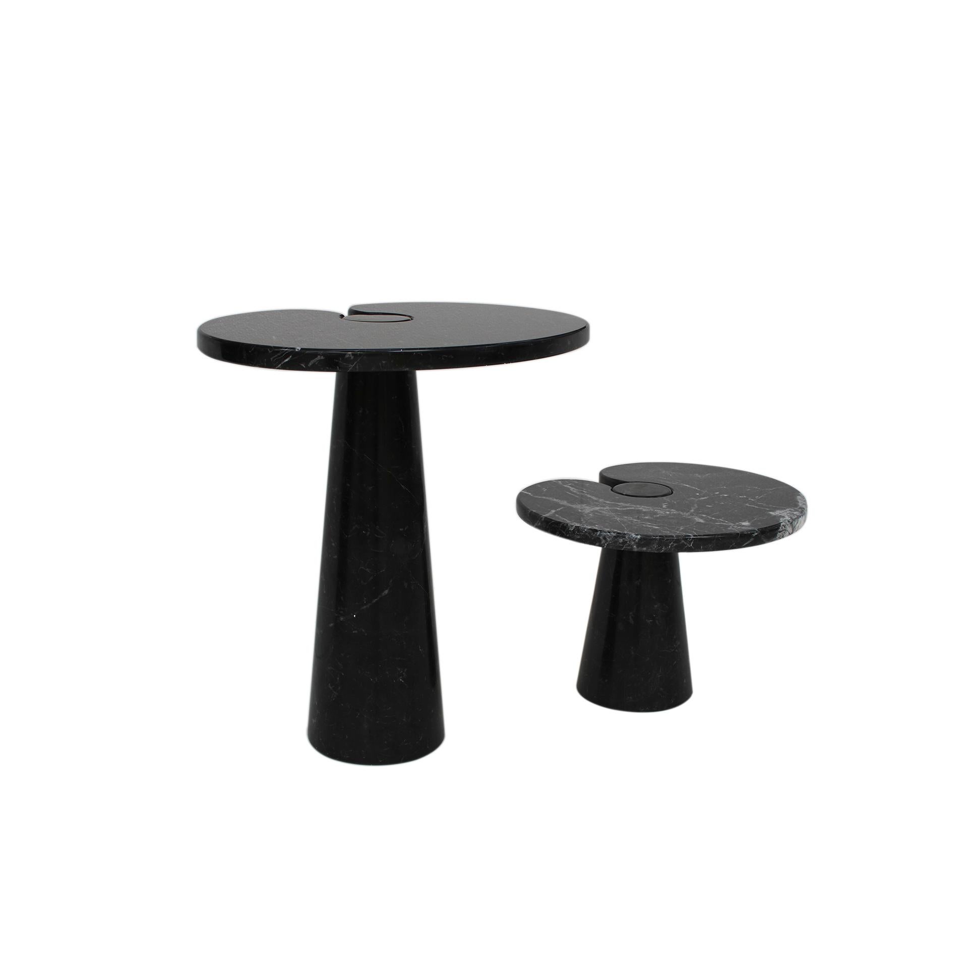 Paire de tables d'appoint en marbre Marquina conçues par Angelo Mangiarotti. Cette paire de tables d'appoint en marbre appartient à la collection Eros. Eros Elles appartiennent à la Collection Eros qu'il a créée pour Skipper, en Italie, dans les