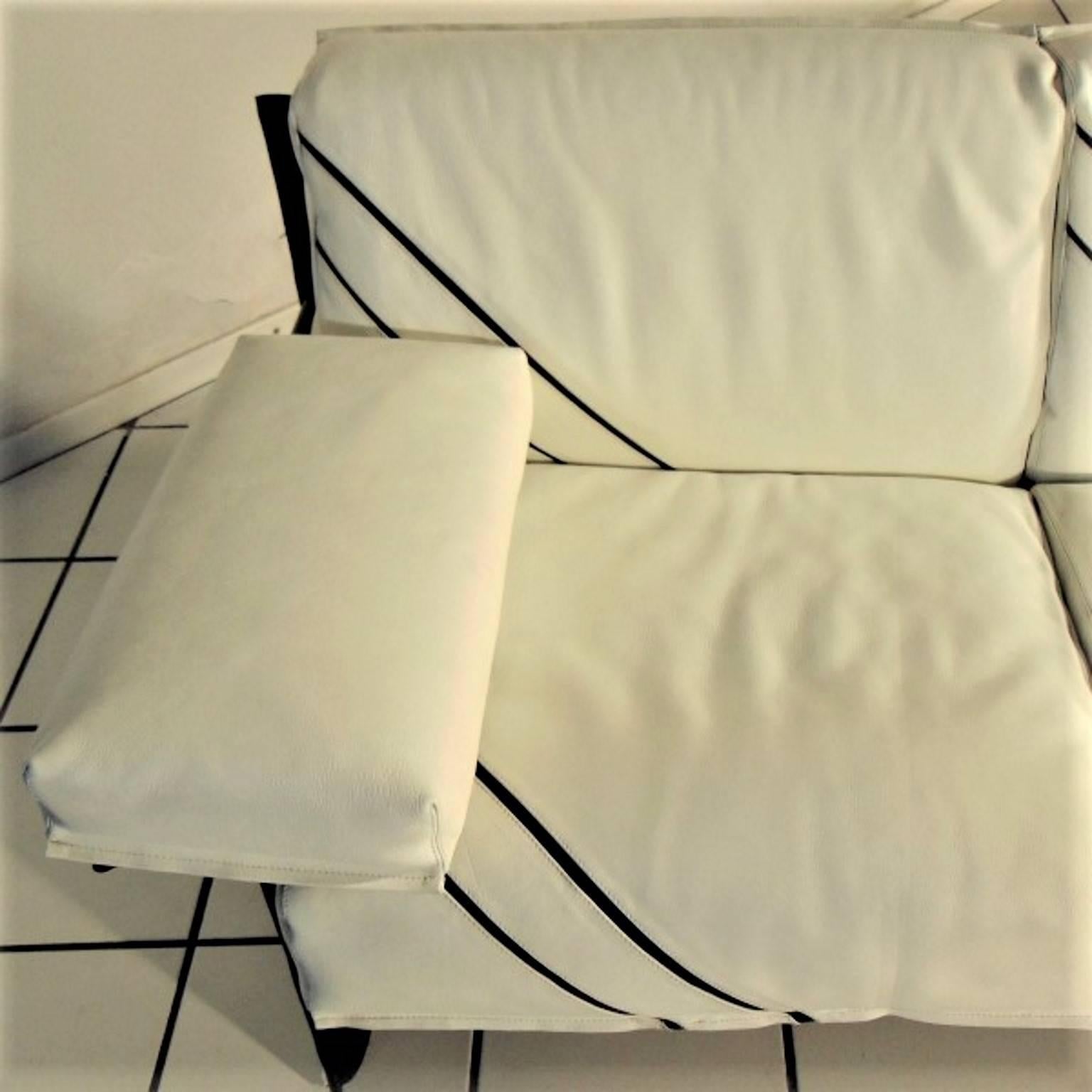 1981 Sormani White Leather Two-Seater Sofa with Black Inlays and Structure Italy 5