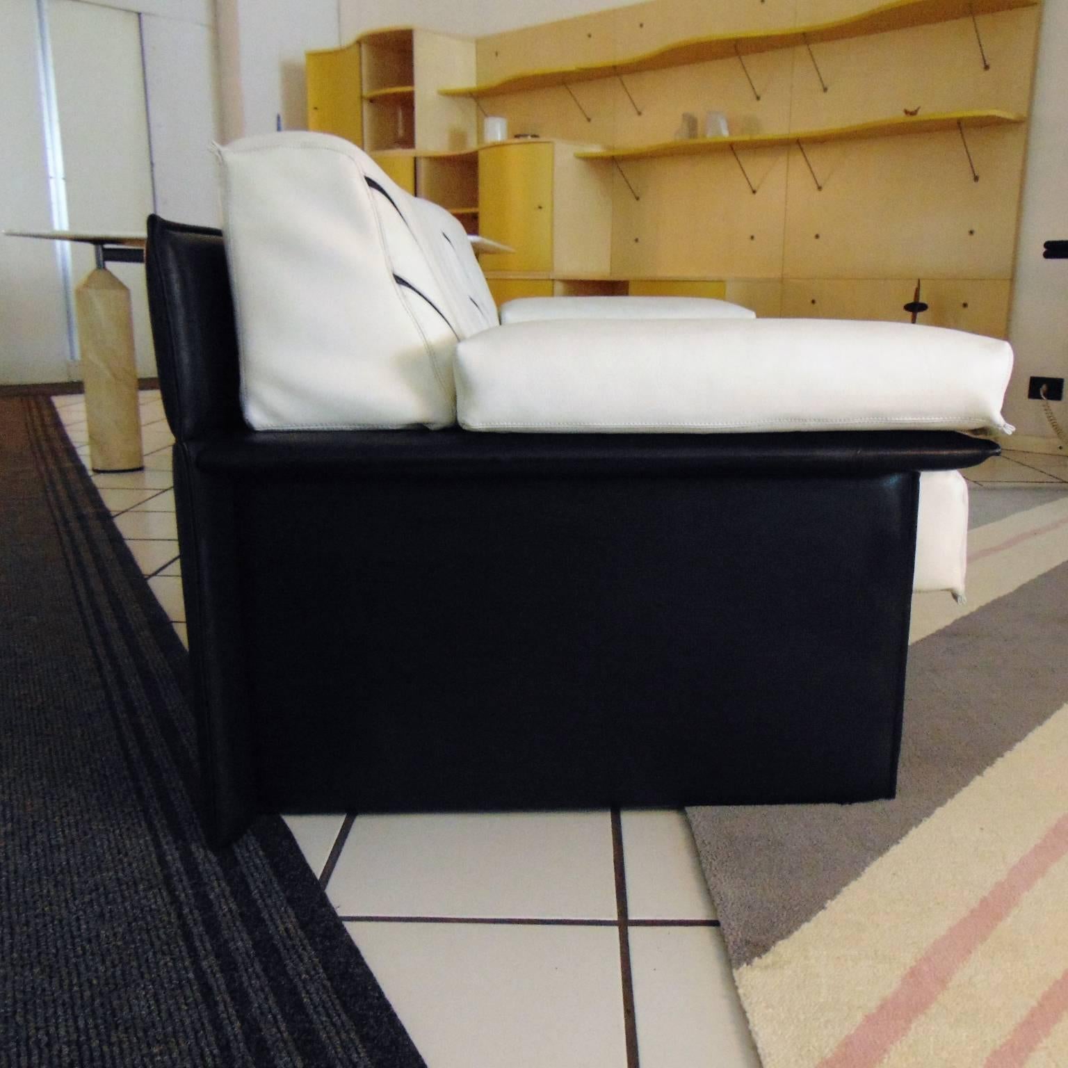 1981 Sormani White Leather Two-Seater Sofa with Black Inlays and Structure Italy 12