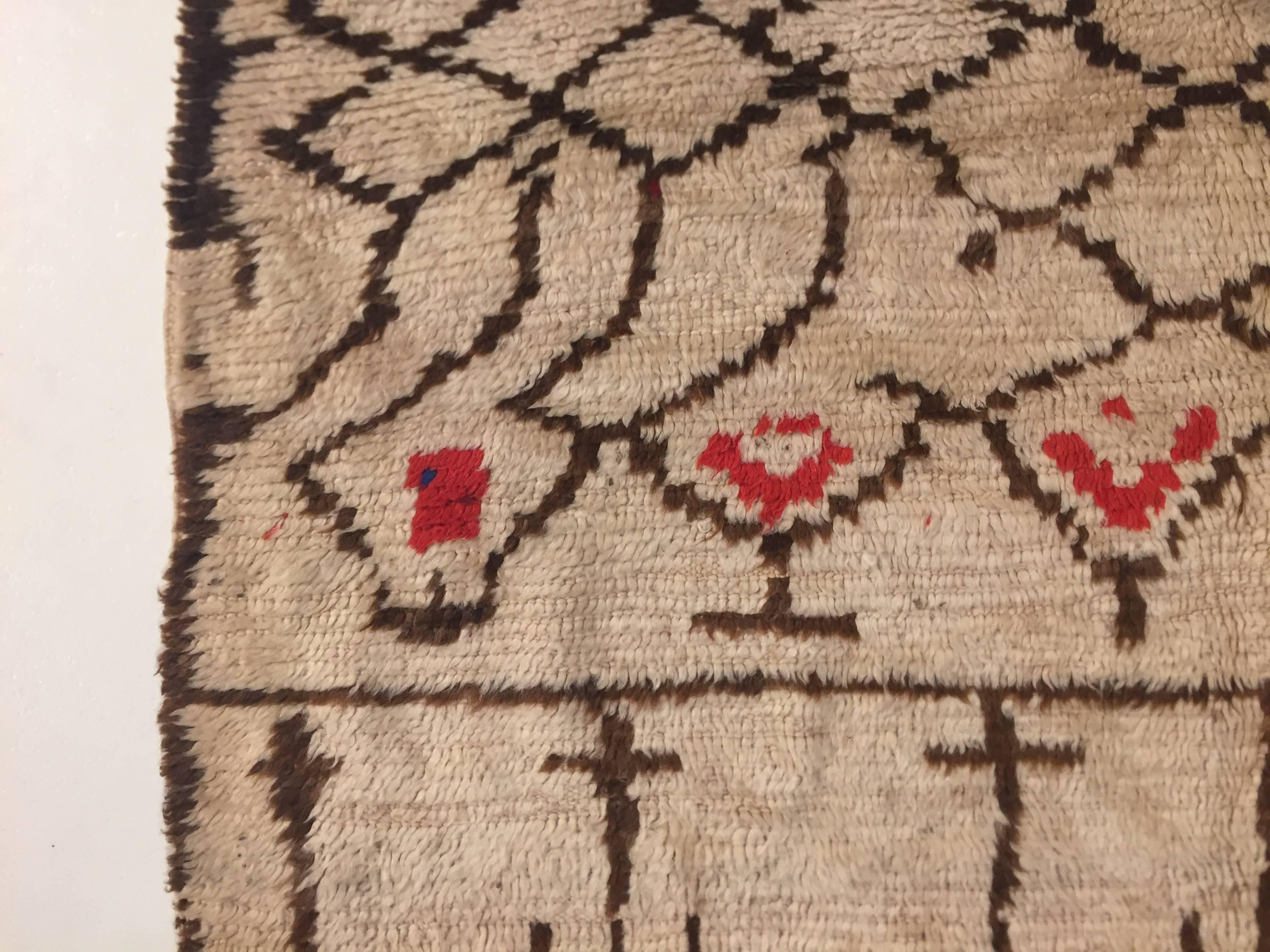 20th Century Beige Brown Natural Wool Berber Beni Ourain from Morocco Rug, 1920s For Sale 3
