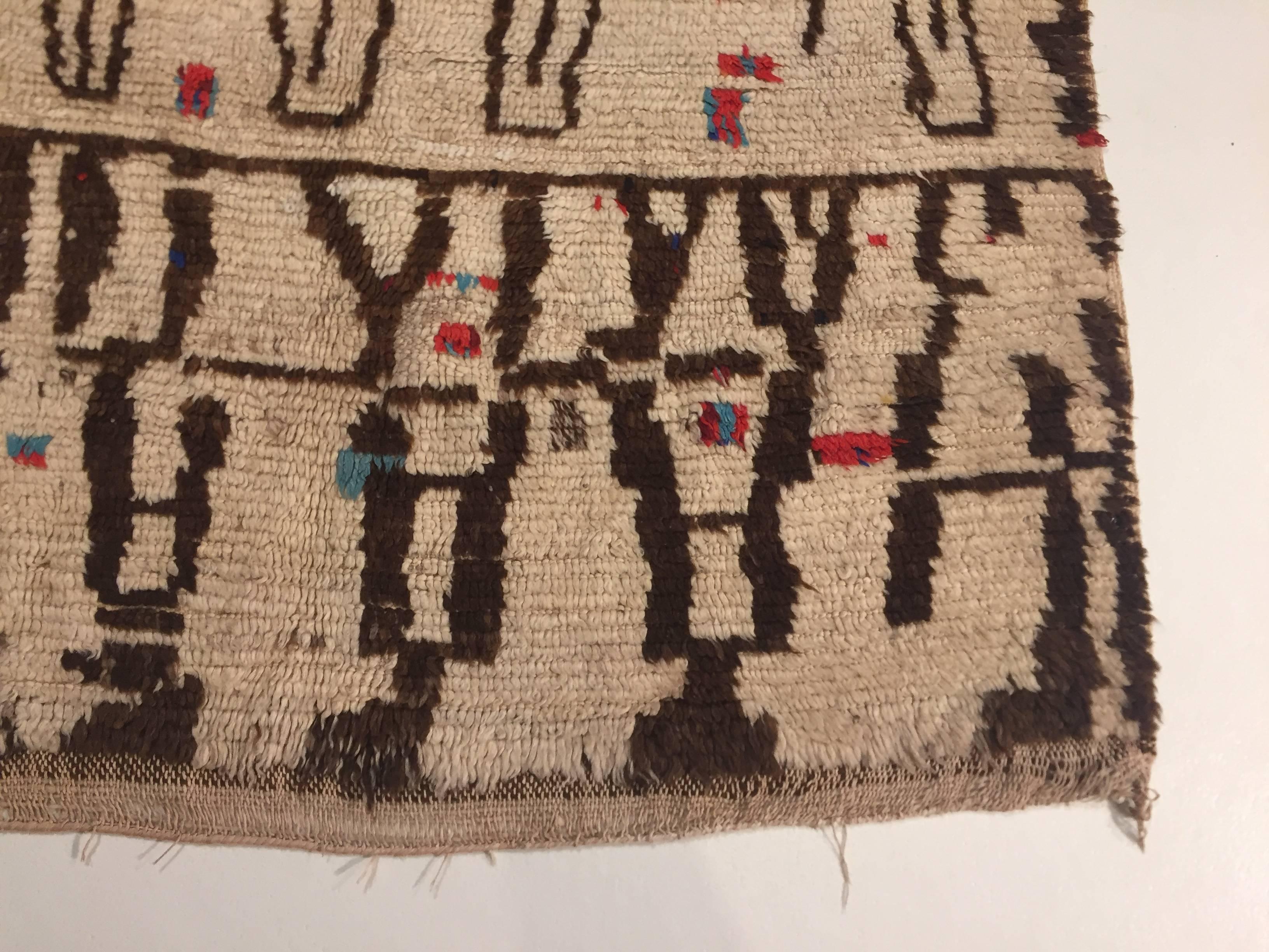 20th Century Beige Brown Natural Wool Berber Beni Ourain from Morocco Rug, 1920s For Sale 7