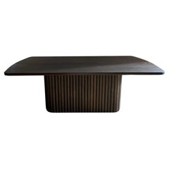 Table de salle à manger à piédestal tambour, par Ambrozia, chêne foncé massif