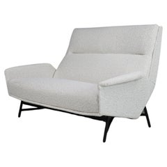 Modernes Loungesofa aus Bouclé, neu gepolstert von Guy Besnard 1959