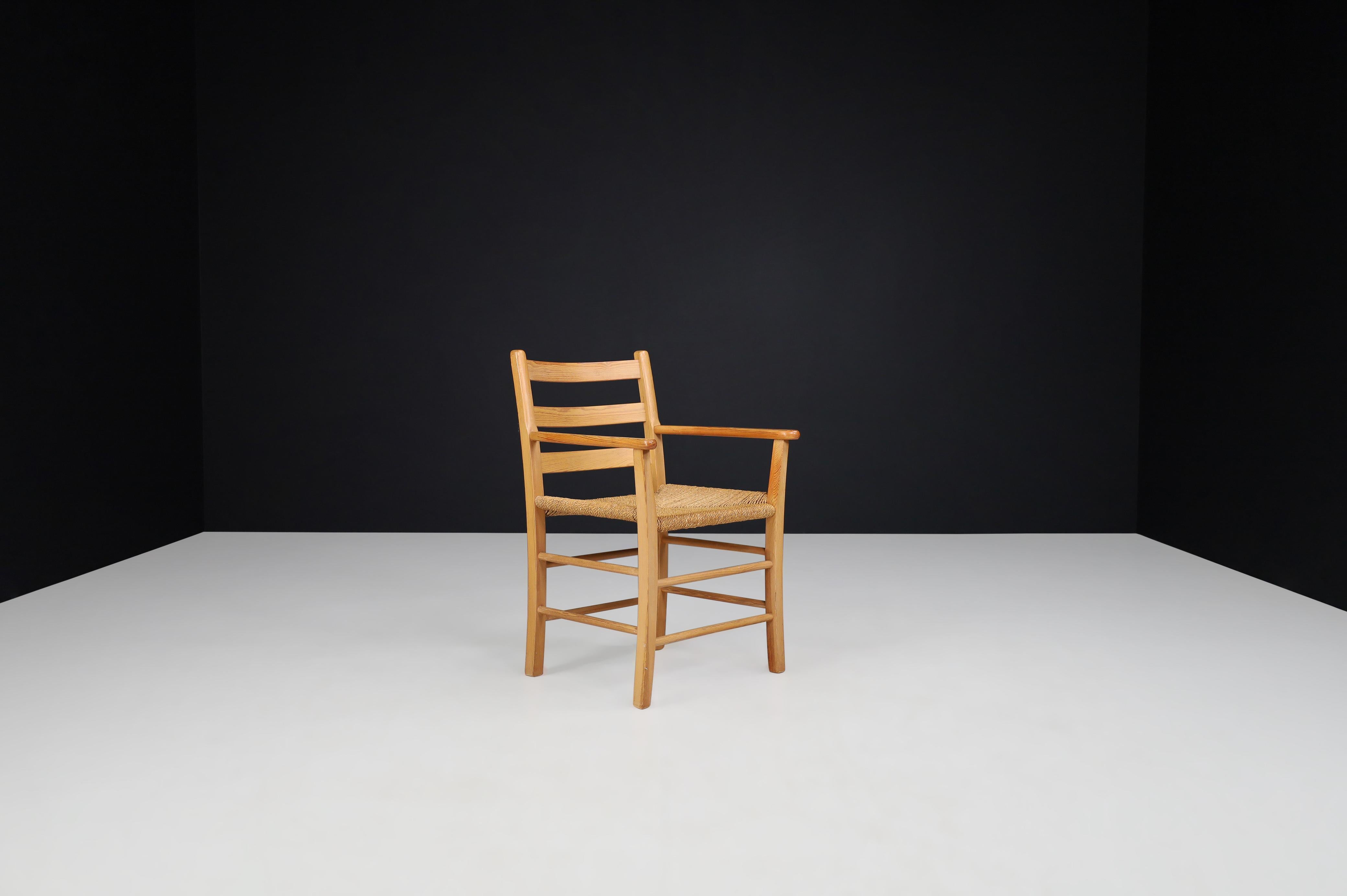 Scandinavo moderno Poltrona danese in pino e corda, anni '60 - Minimalismo nordico in vendita