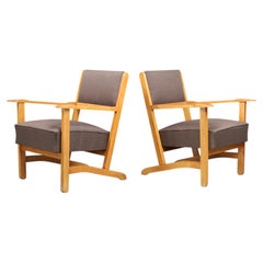 Par de sillones esculturales de haya europea, recién tapizados, de los años 60