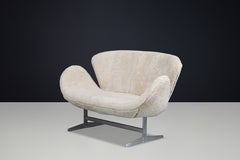 Arne Jacobsen Swan Sofa in Cream Sheepskin for Fritz Hansen, 1965
