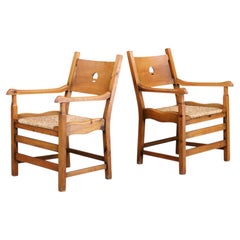 Ein Paar Sessel aus patiniertem Kiefernholz und Binsen, Spanien, 1950er Jahre