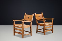 Ein Paar Sessel aus patiniertem Kiefernholz und Binsen, Spanien, 1950er Jahre