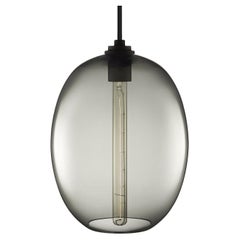 Lampe à suspension Ellipse Grand Gray en verre moderne soufflé à la main, fabriquée aux États-Unis