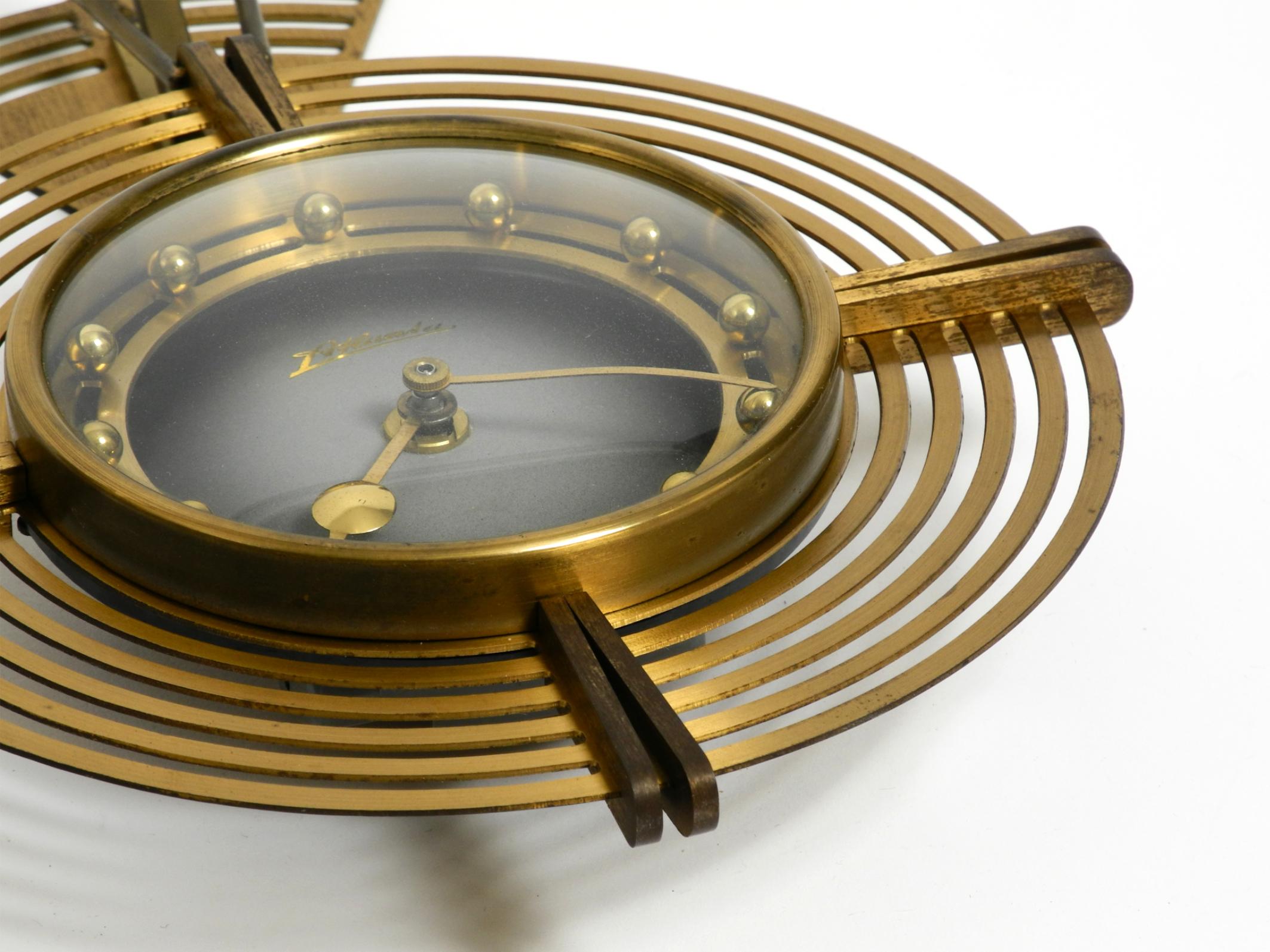 Beautiful Mid Century Atlanta wall clock battery operated and made of brass For Sale 6