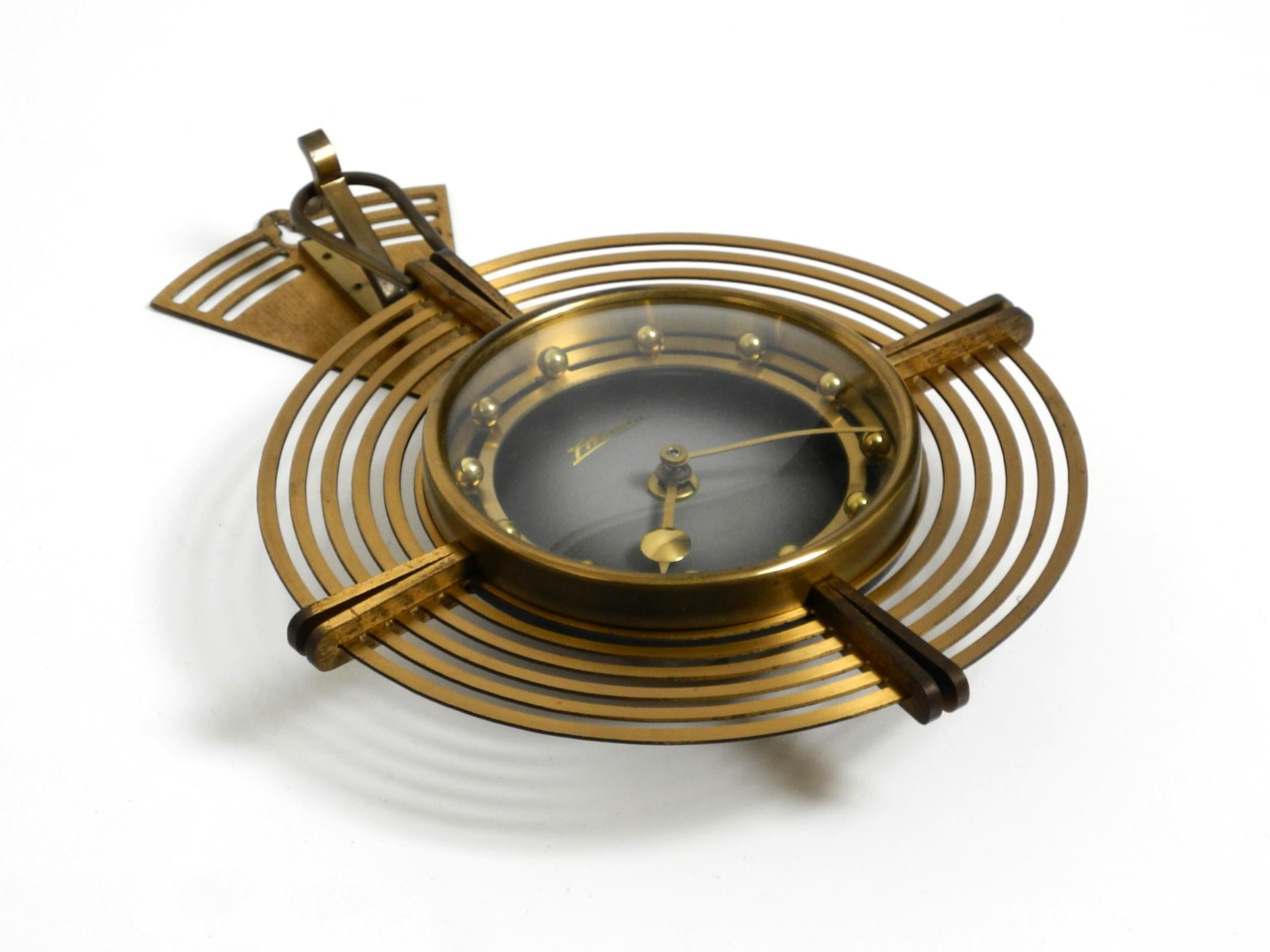 Beautiful Mid Century Atlanta wall clock battery operated and made of brass For Sale 10