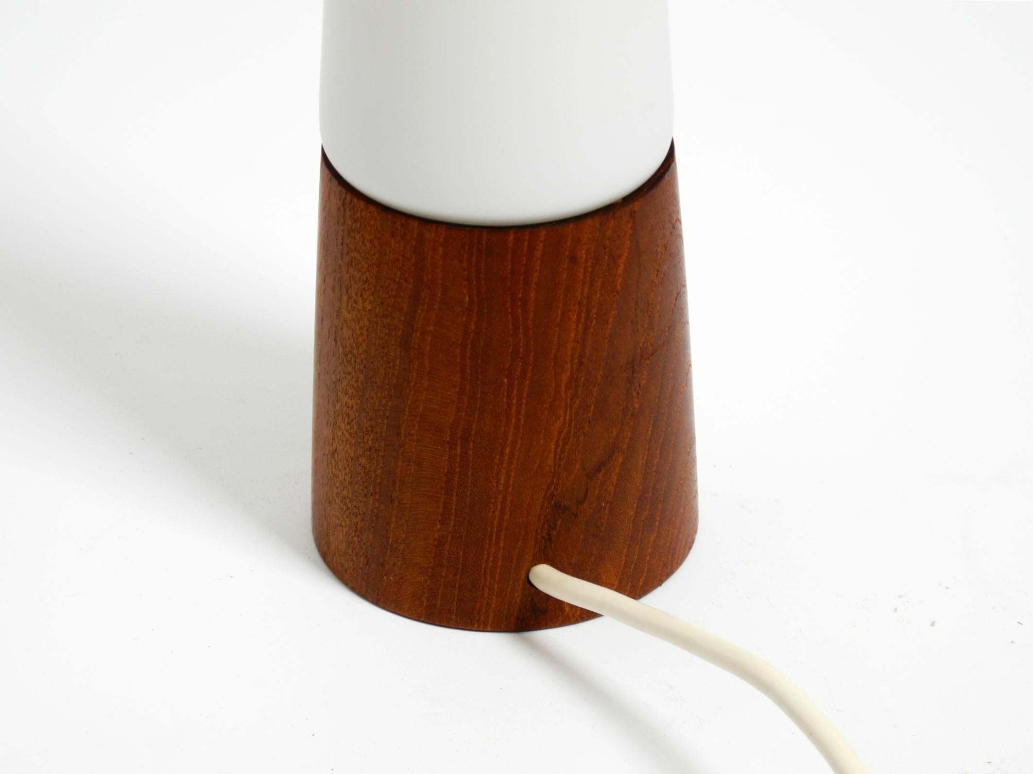 Lampe de table en teck des années 1960 avec abat-jour en verre par Hans-Agne Jakobsson en vente 4