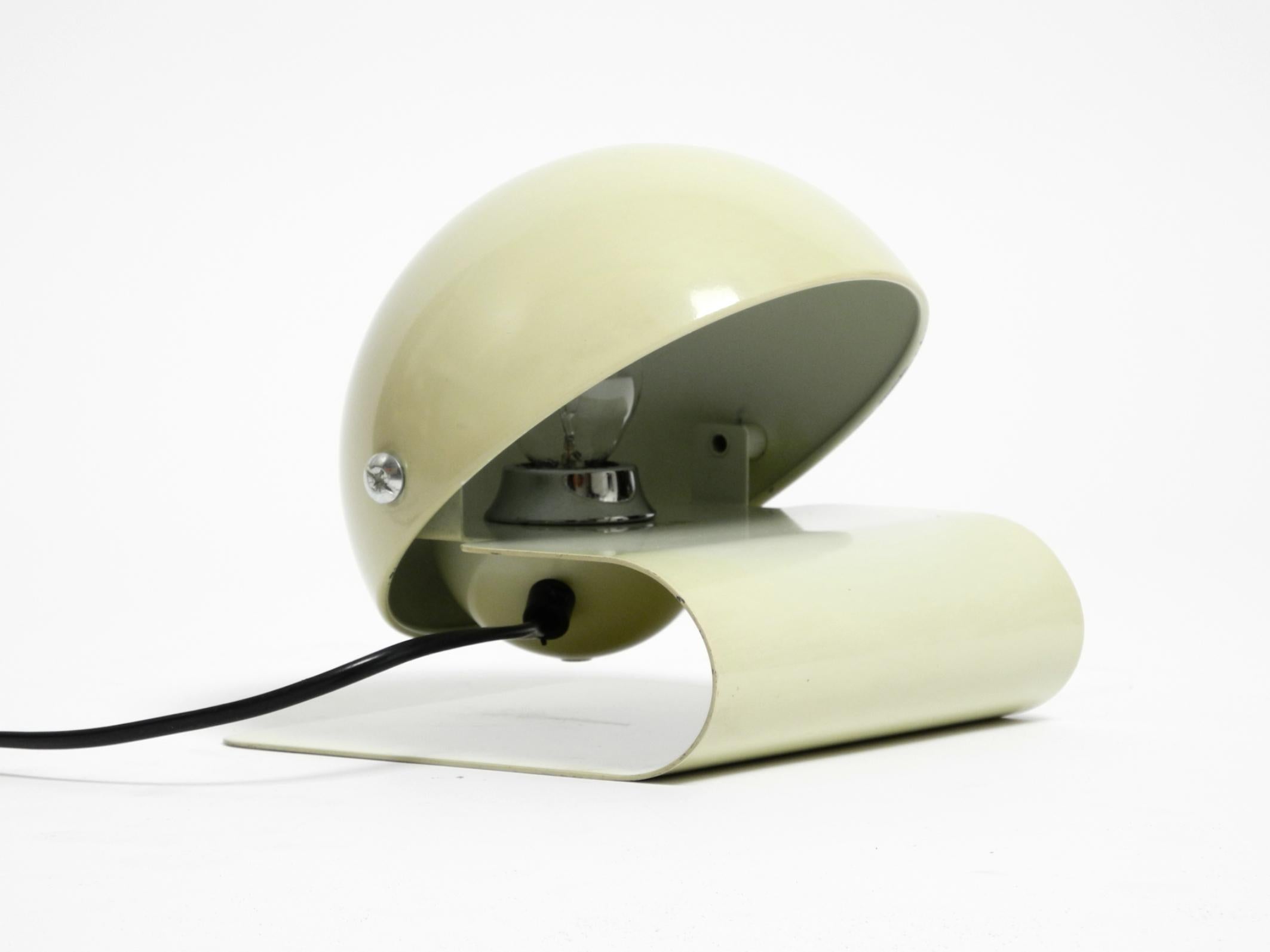 Great Italian Space Age table lamp by Giuseppe Cormio for iGuzzini model Bugia In Good Condition For Sale In München, DE