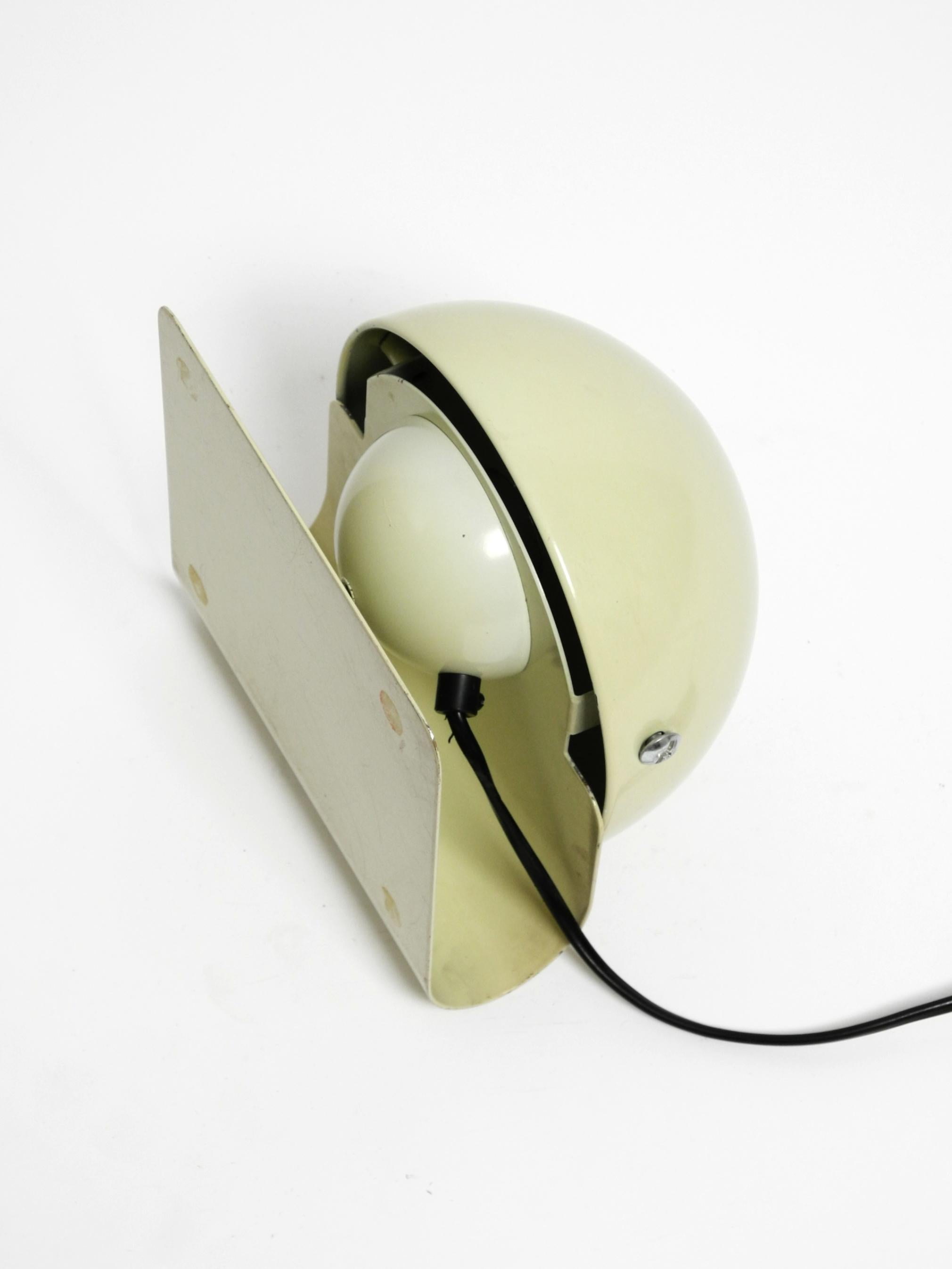 Great Italian Space Age table lamp by Giuseppe Cormio for iGuzzini model Bugia For Sale 6