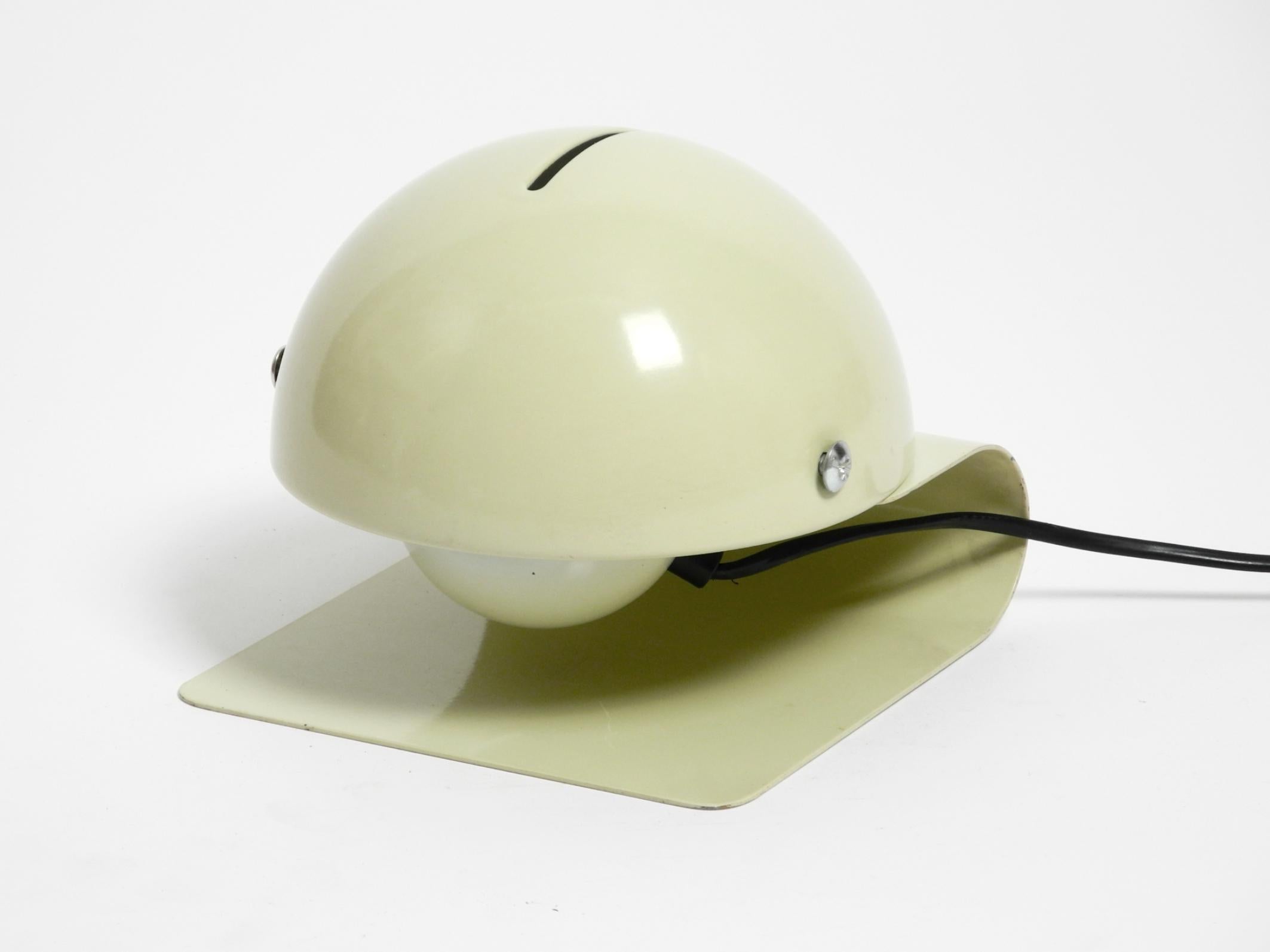 Great Italian Space Age table lamp by Giuseppe Cormio for iGuzzini model Bugia For Sale 8