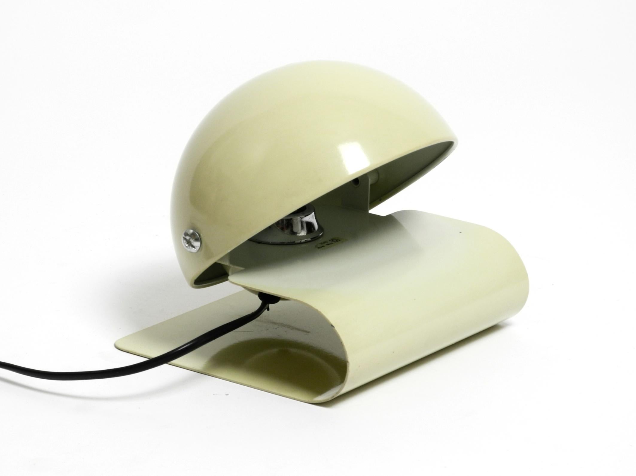 Great Italian Space Age table lamp by Giuseppe Cormio for iGuzzini model Bugia For Sale 14