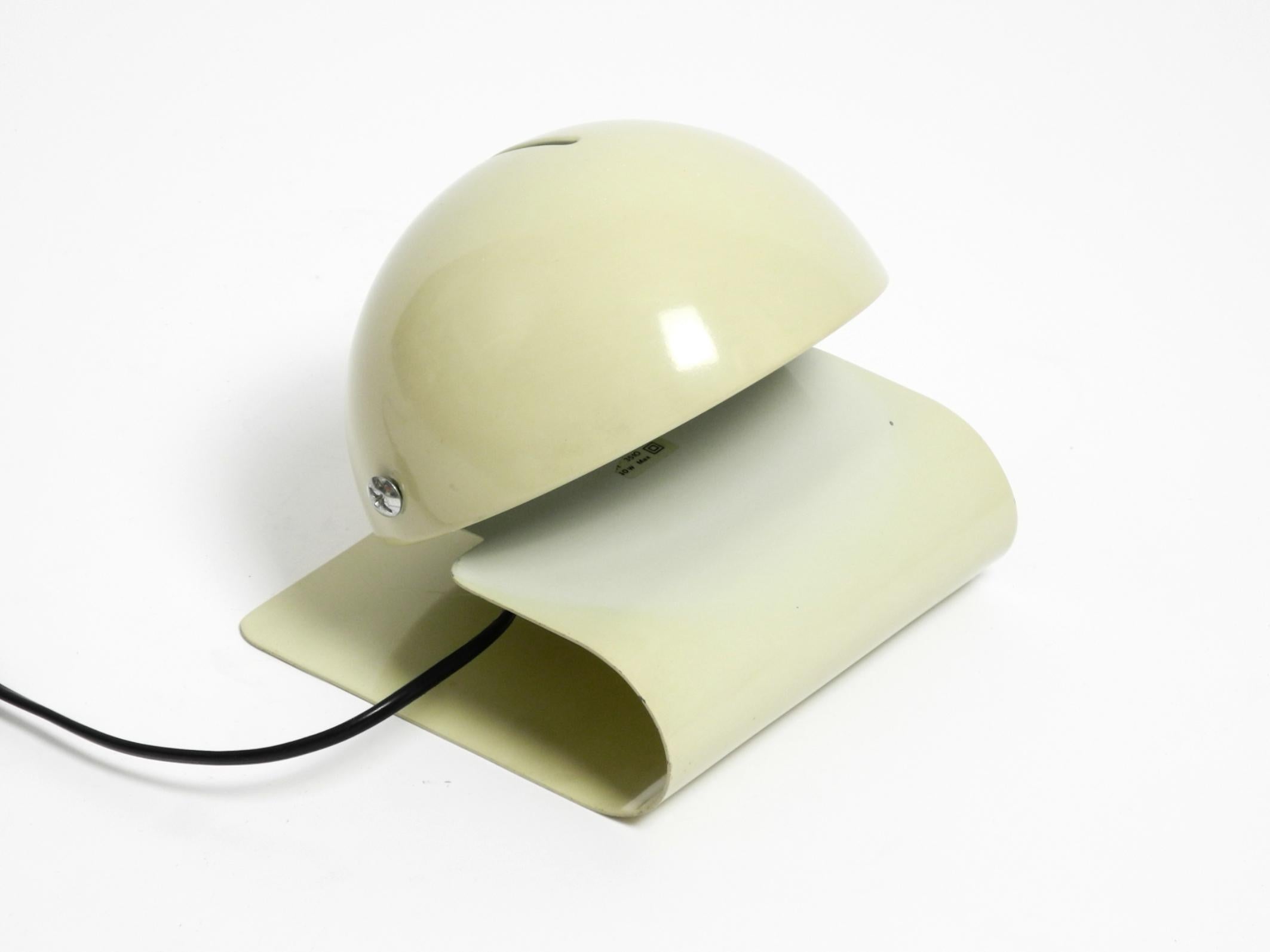 Great Italian Space Age table lamp by Giuseppe Cormio for iGuzzini model Bugia For Sale 15