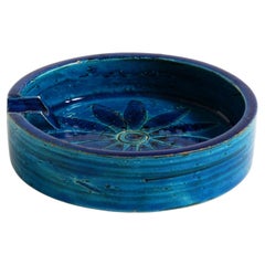 Posacenere da tavolo in ceramica italiana “Rimini Blu” degli anni ’60, disegnato da Aldo Londi per Bitossi