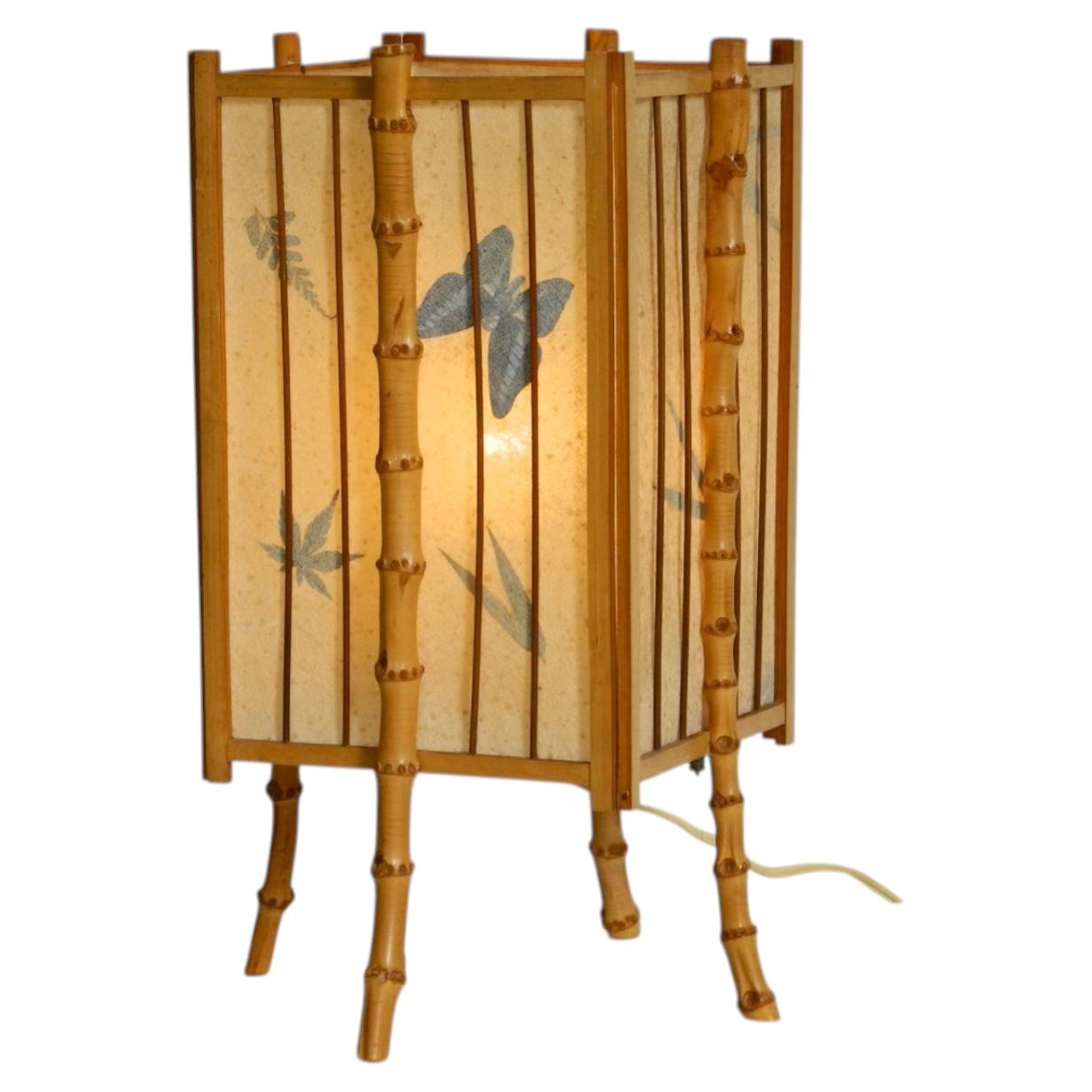 French mid-century modern table lamp made of bamboo and parchment paper For Sale