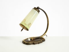 Wunderschöne, seltene Tischlampe aus Messing aus den 1940er Jahren mit Glasschirm