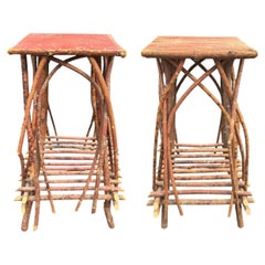 Coppia di tavolini in stile Adirondack con struttura a ramoscelli