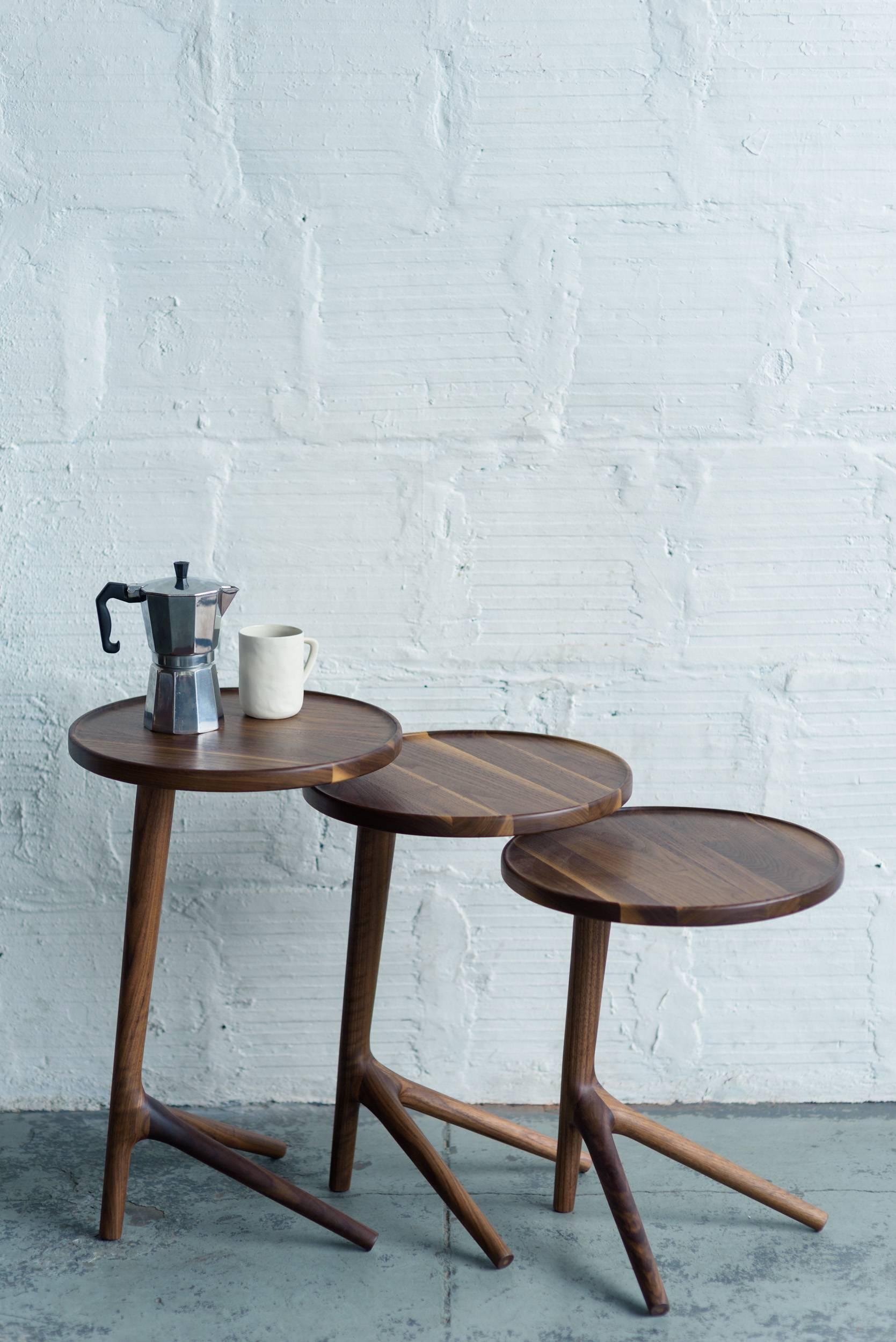 Dreibein-Tisch aus weißem Eschenholz, Cocktail-Stapeltisch von Fernweh Woodworking im Angebot 2