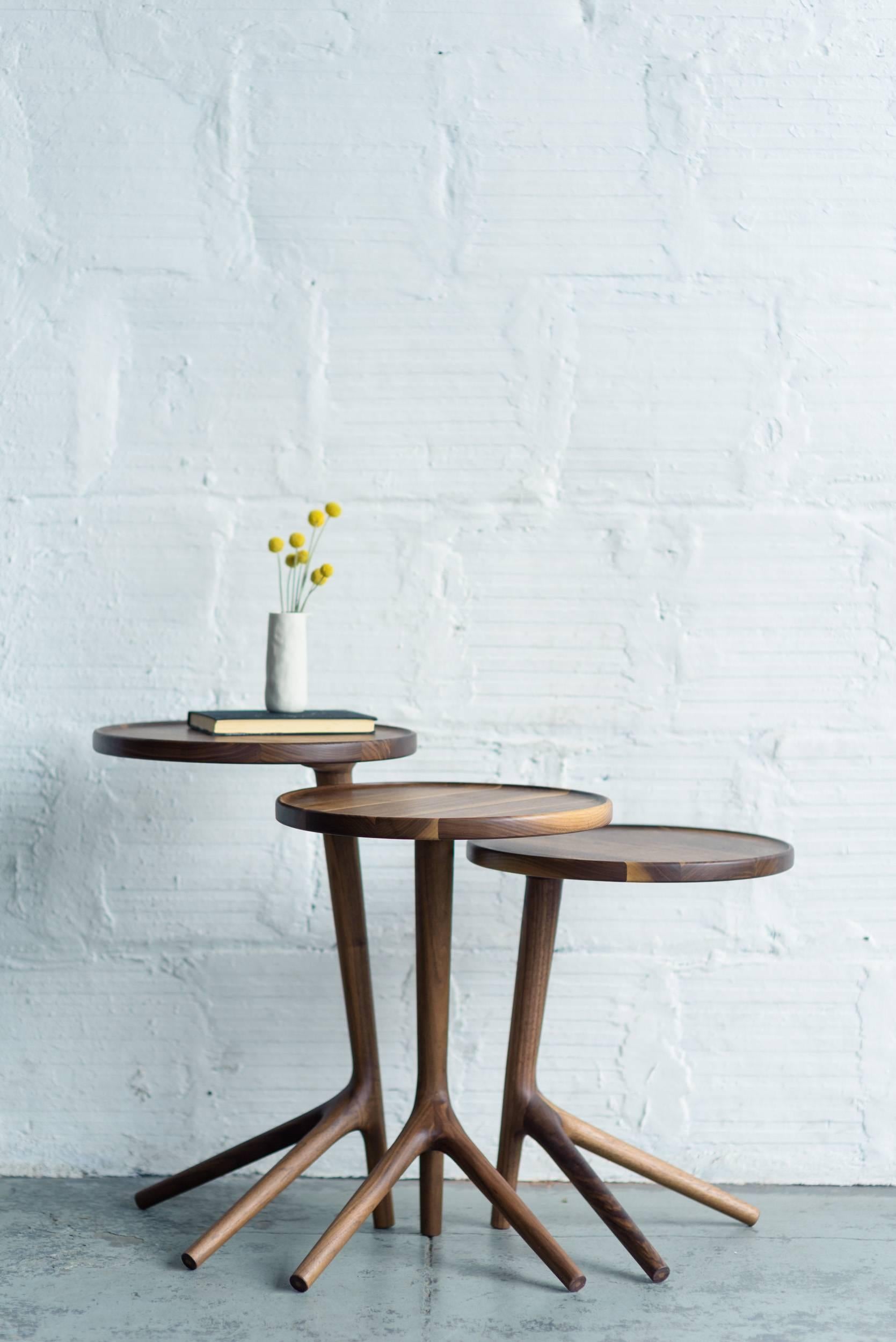 Dreibein-Tisch aus weißem Eschenholz, Cocktail-Stapeltisch von Fernweh Woodworking im Angebot 3