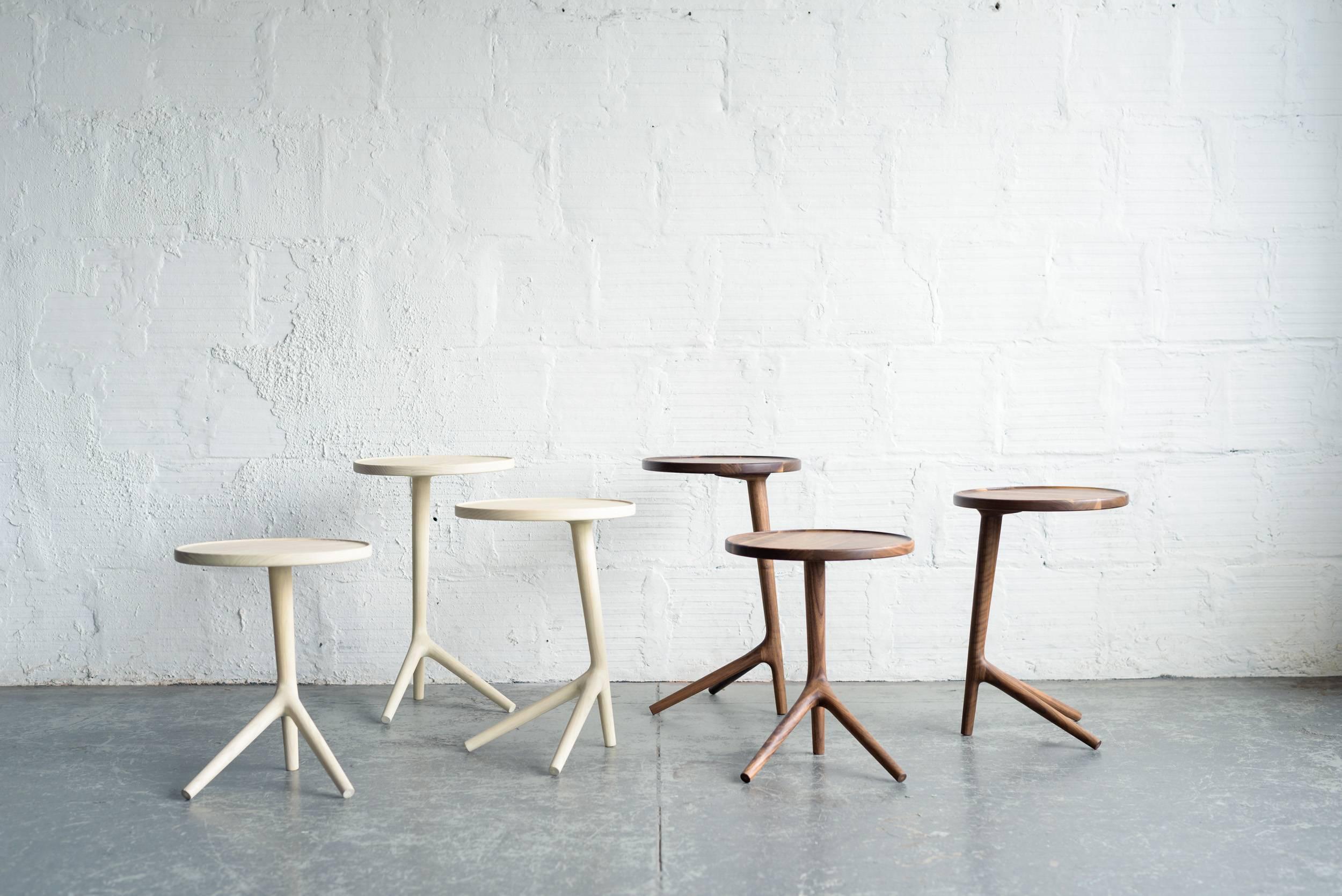Mid-Century moderno Cocktail Tables - Frassino bianco fatto a mano da Fernweh Woodworking Set di tre tavoli da cocktail in vendita