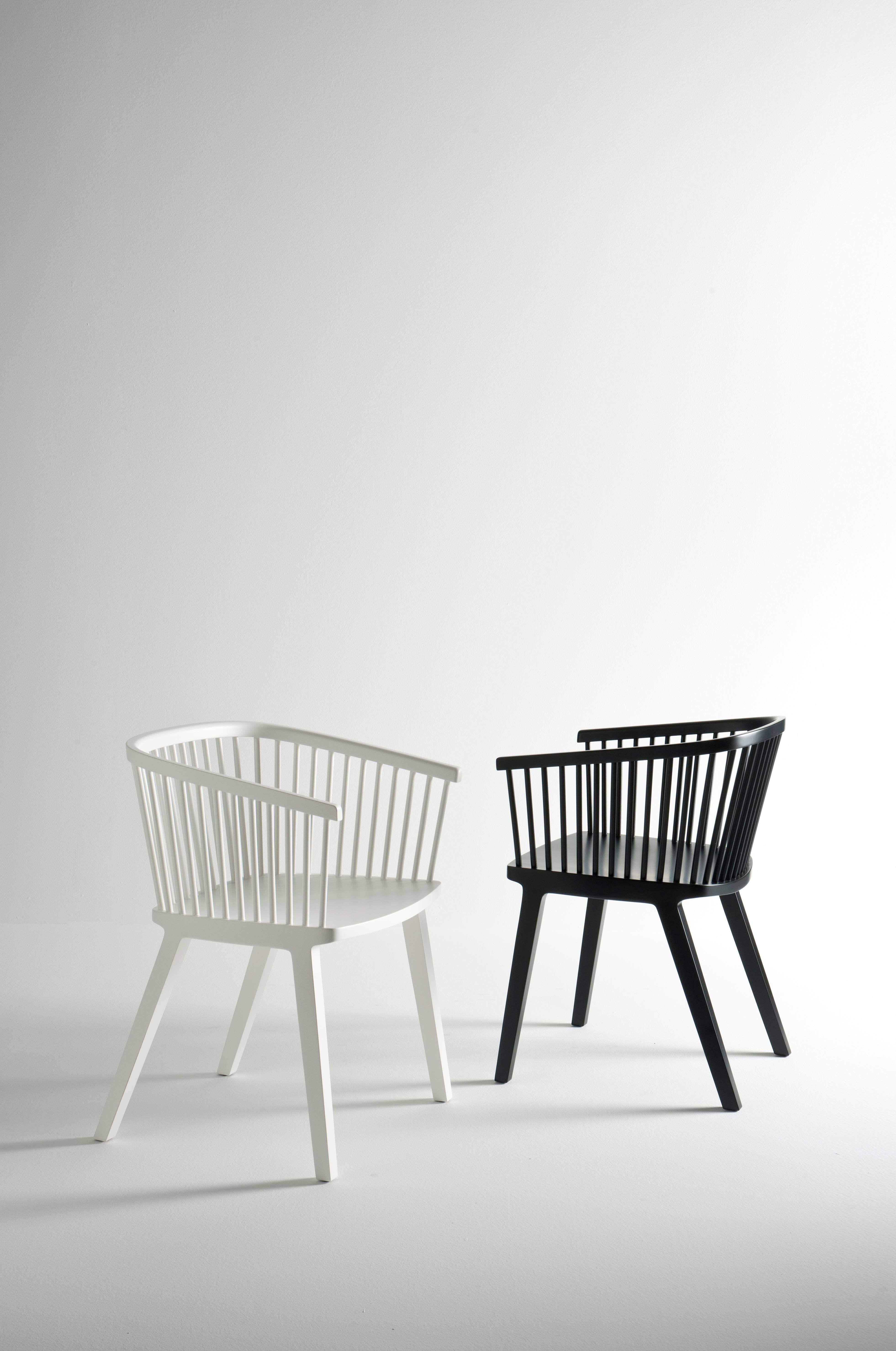 Sessel „S Secreto“, schwarz lackiertes Buchenholz, zeitgenössisches Design (Farbe) im Angebot