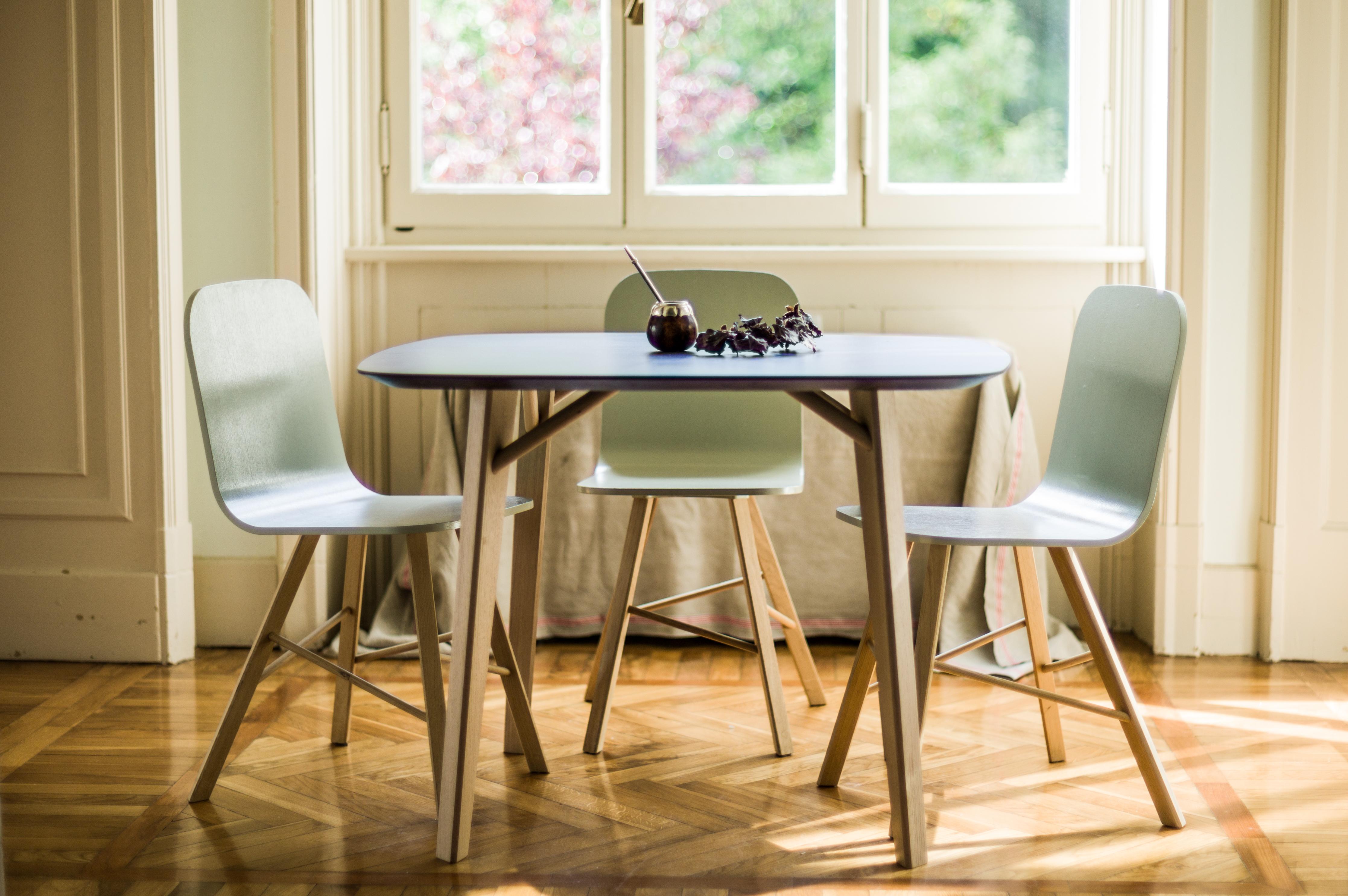 Tria Einfacher Stuhl von Colé mit Beinen aus Eiche, beigefarbener Sitz aus Schottenkaro, minimalistisch, hergestellt in Italien im Angebot 5