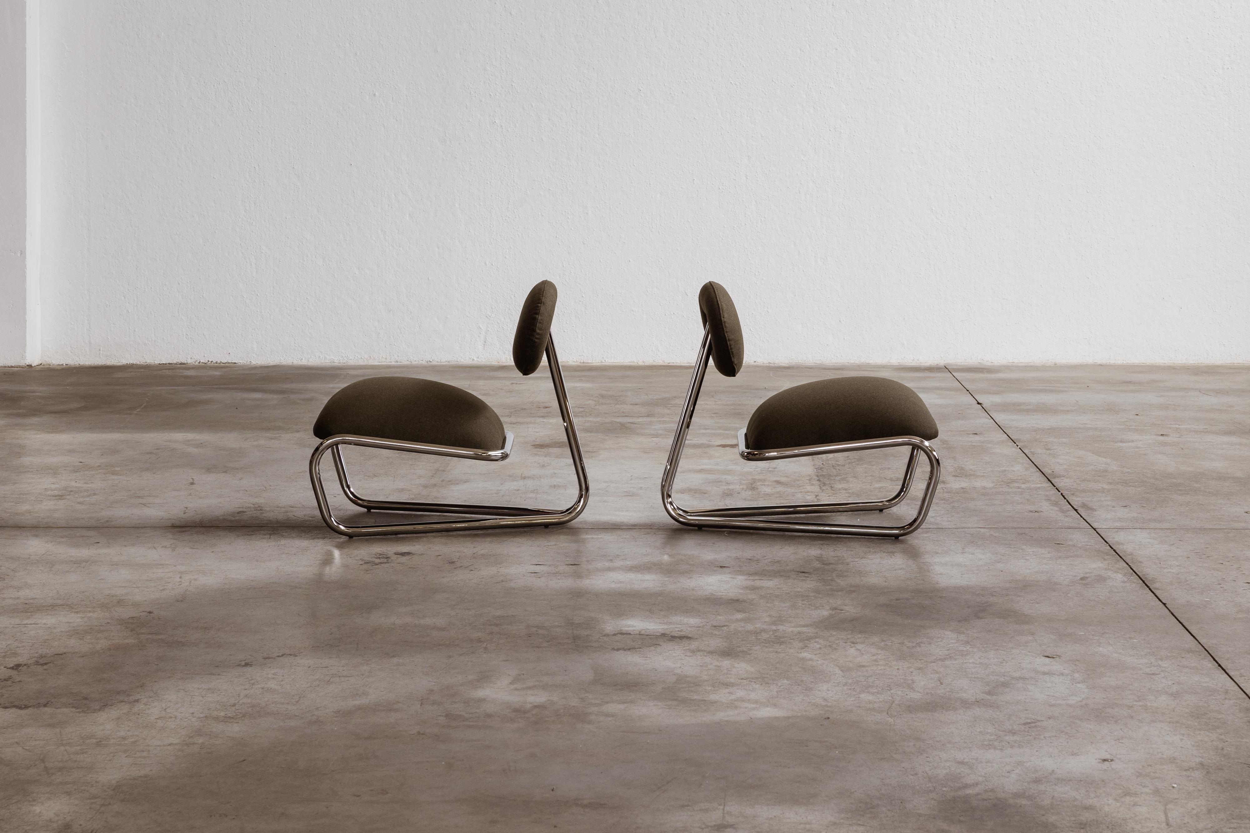 Modernistische Loungesessel aus verchromtem Stahlrohr, grüner Loden, 1970, 2er-Set (Italienisch) im Angebot