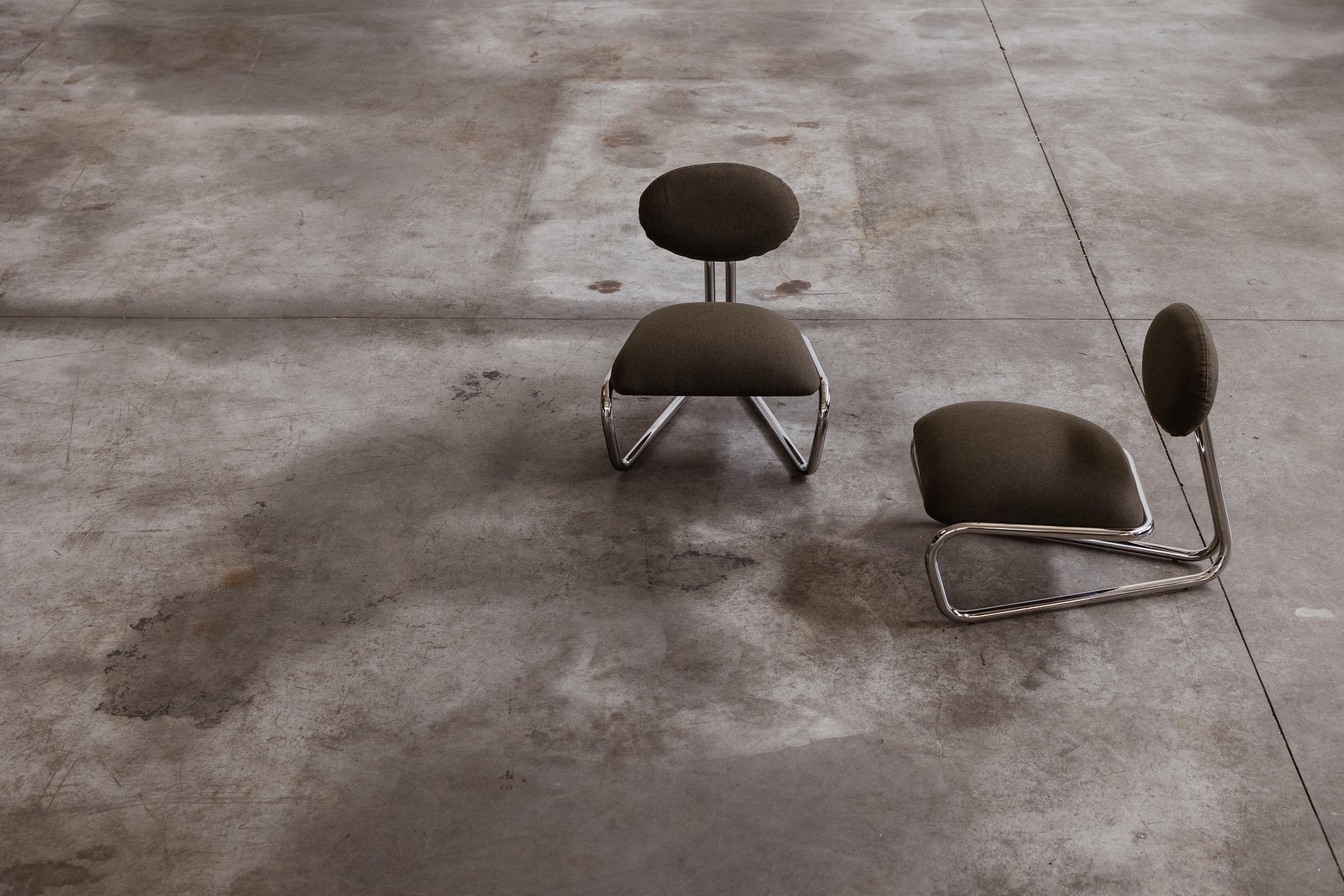 Modernistische Loungesessel aus verchromtem Stahlrohr, grüner Loden, 1970, 2er-Set im Angebot 1